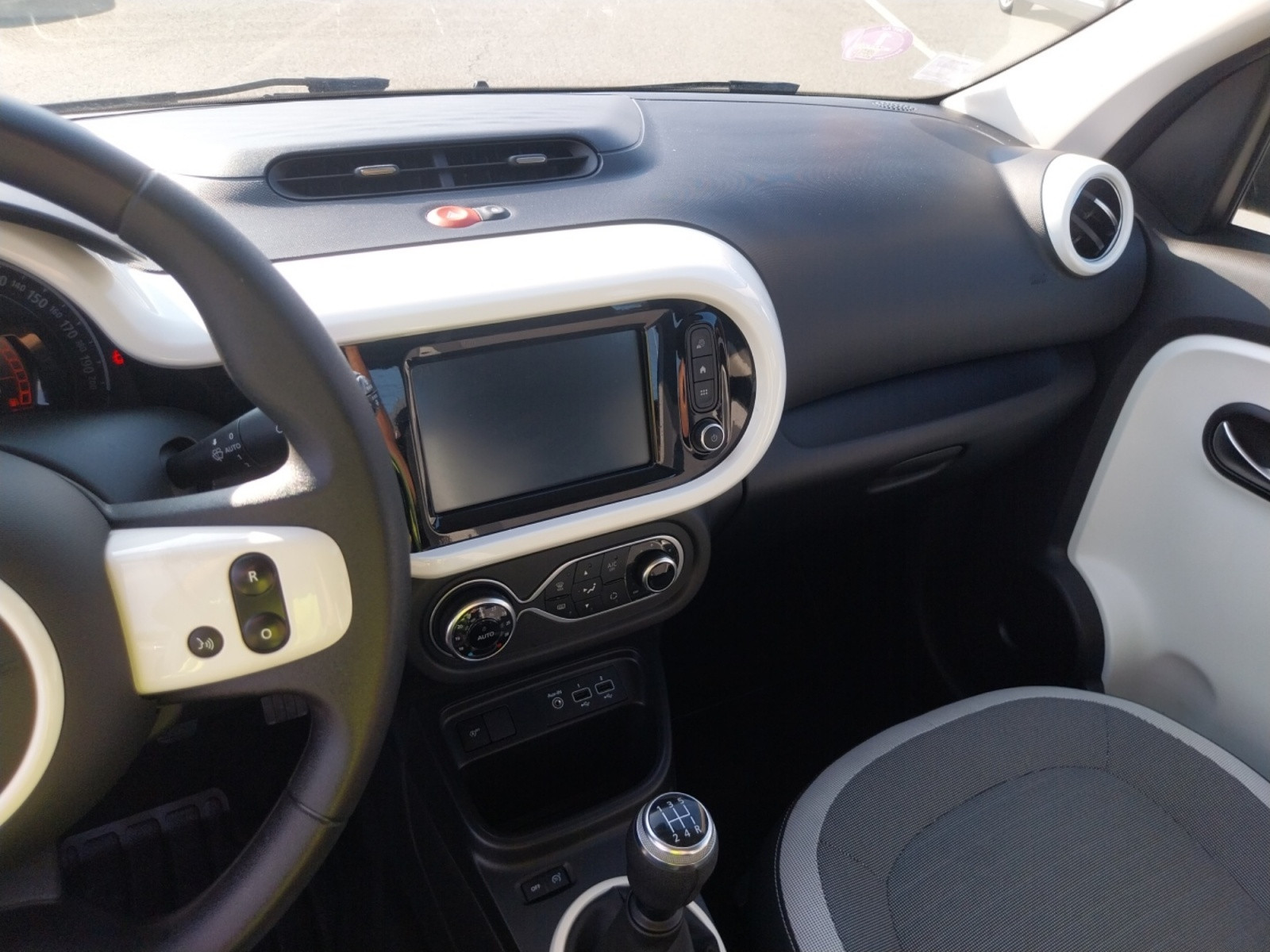 Vente en ligne Renault Twingo 3  SCe 65 - 21 au prix de 10 990 €