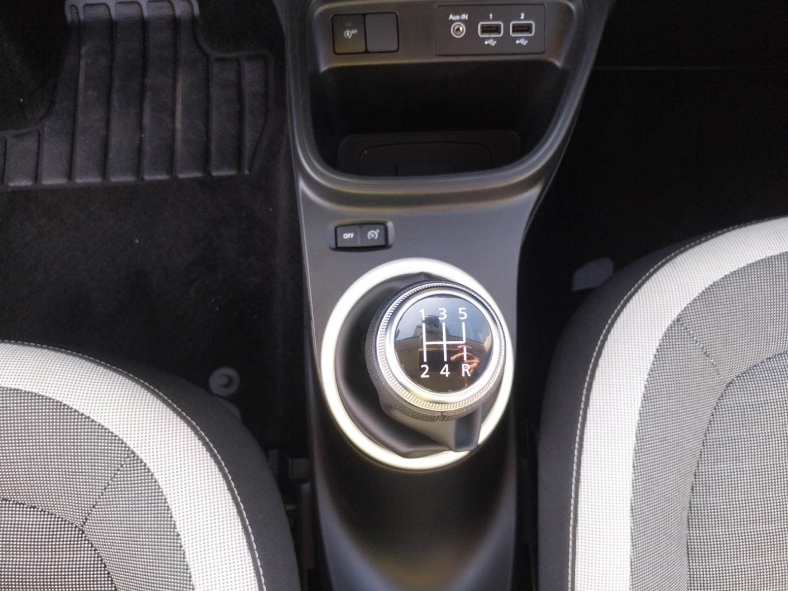 Vente en ligne Renault Twingo 3  SCe 65 - 21 au prix de 10 990 €