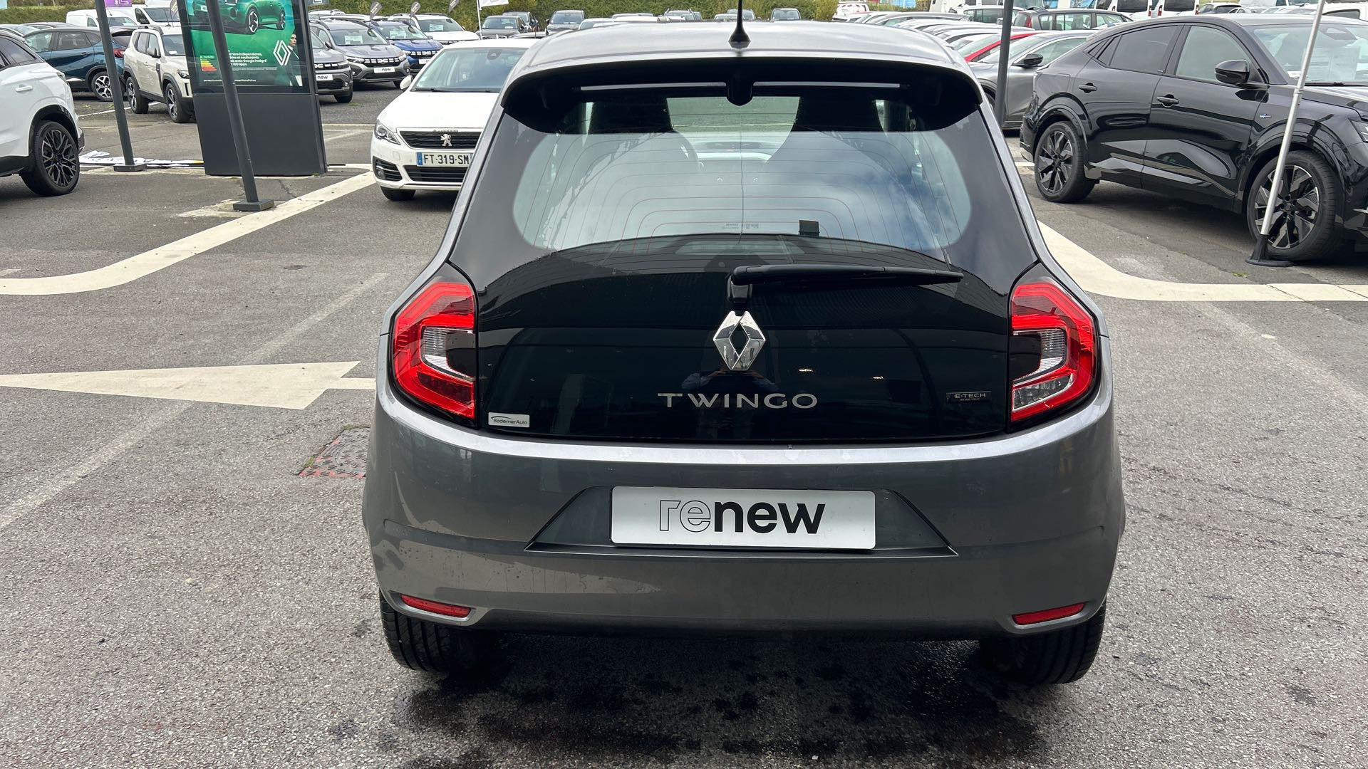 Vente en ligne Renault Twingo Electrique Twingo III E-Tech au prix de 12 990 €