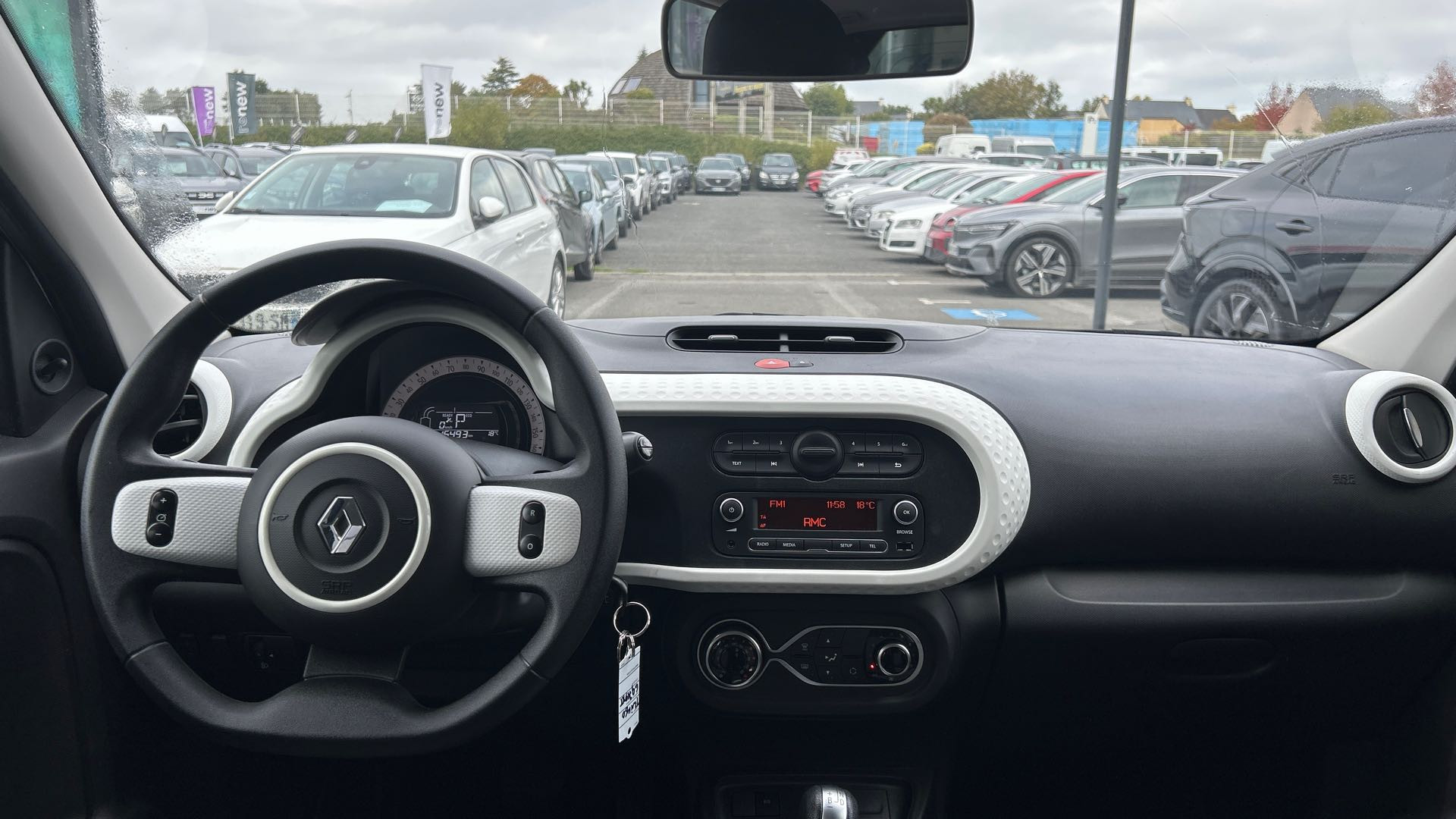 Vente en ligne Renault Twingo Electrique Twingo III E-Tech au prix de 12 990 €