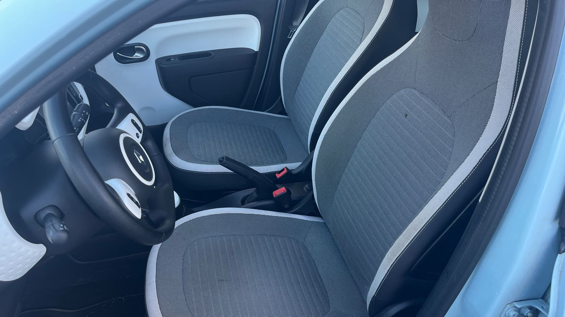 Vente en ligne Renault Twingo Electrique Twingo III E-Tech au prix de 13 490 €