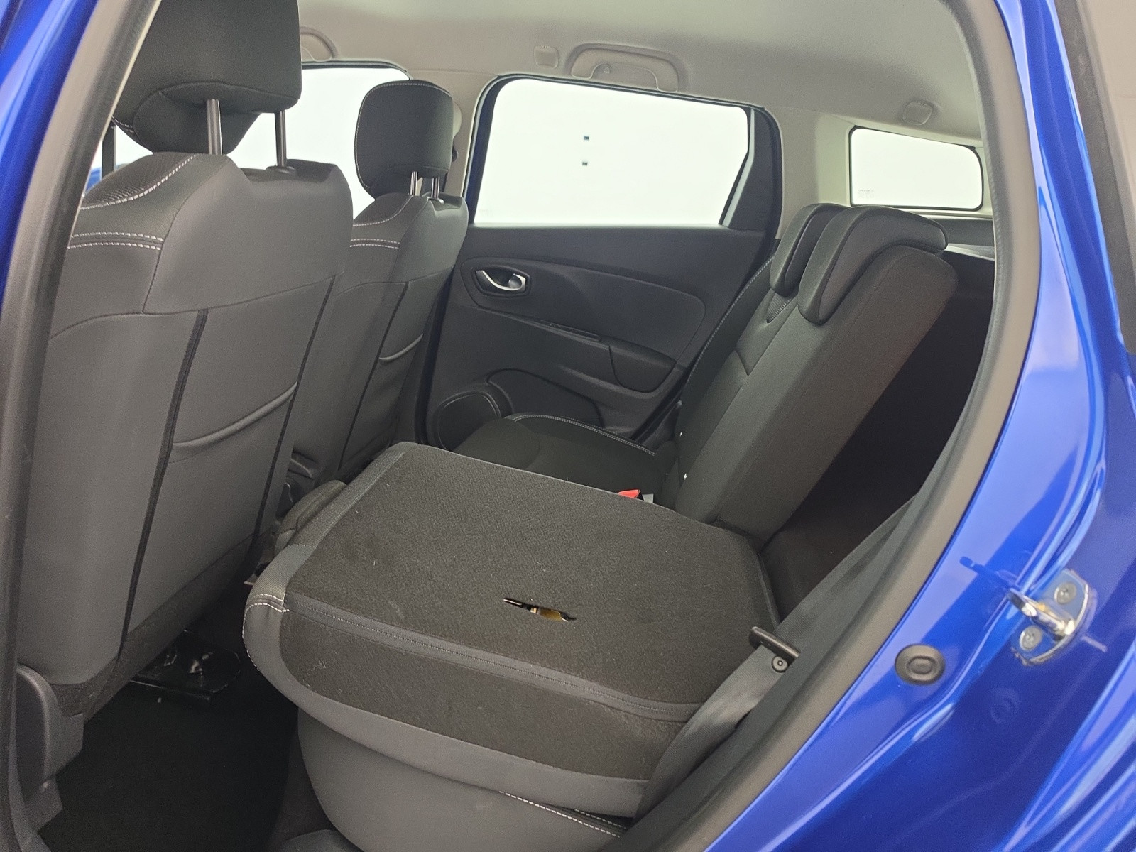 Vente en ligne Renault Clio 4 Estate Clio Estate dCi 90 Energy eco2 82g au prix de 9 890 €