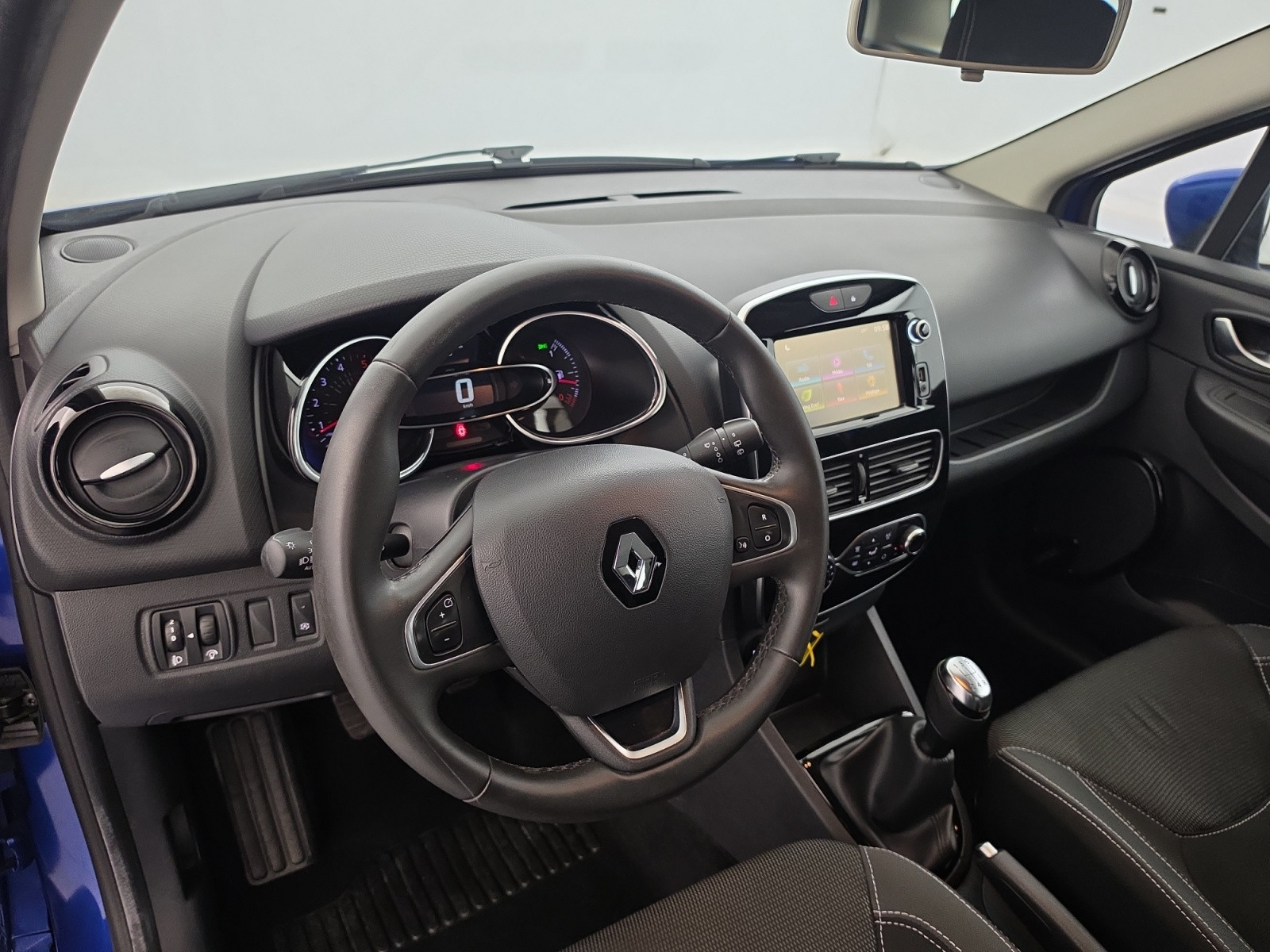 Vente en ligne Renault Clio 4 Estate Clio Estate dCi 90 Energy eco2 82g au prix de 9 890 €