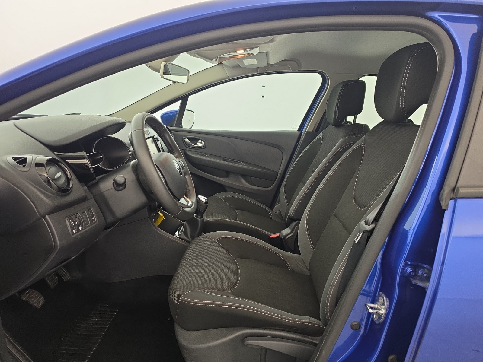 Vente en ligne Renault Clio 4 Estate Clio Estate dCi 90 Energy eco2 82g au prix de 9 890 €