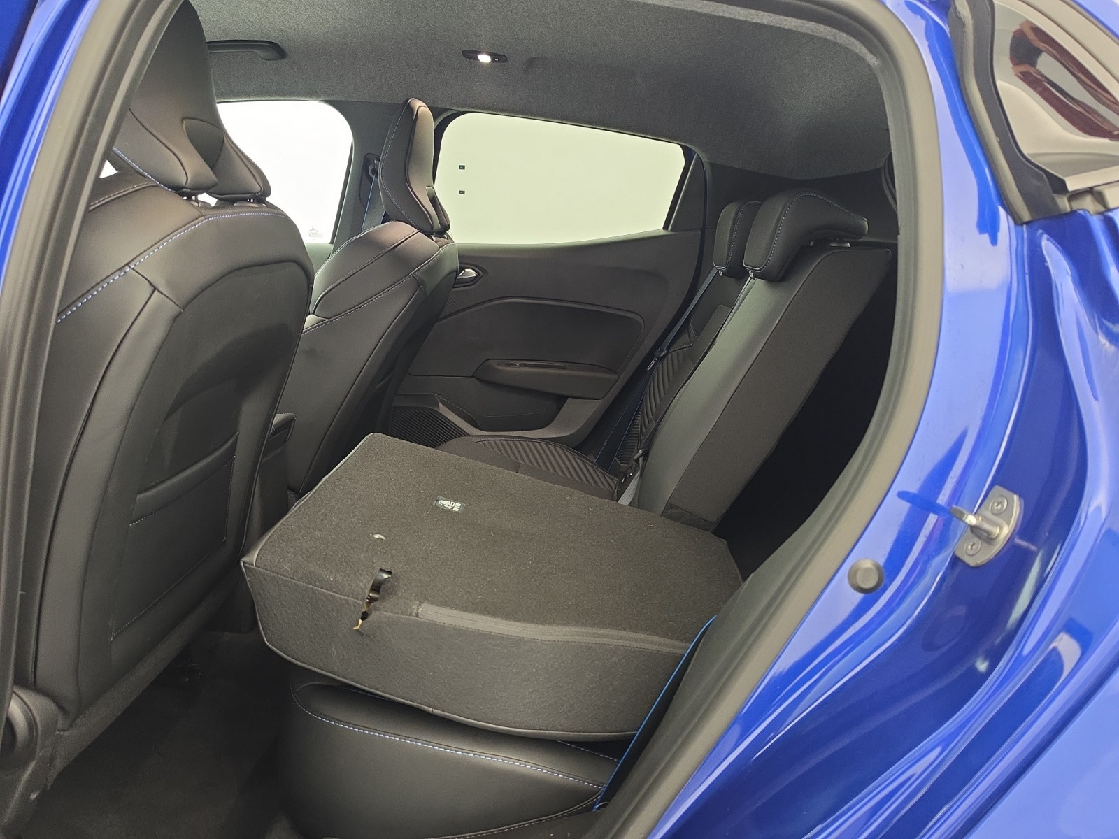 Vente en ligne Renault Clio 5 Clio E-Tech full hybrid 145 au prix de 19 490 €