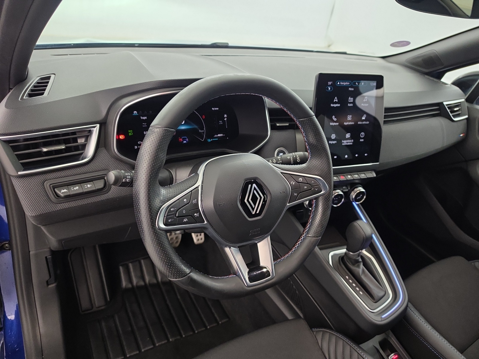 Vente en ligne Renault Clio 5 Clio E-Tech full hybrid 145 au prix de 19 490 €