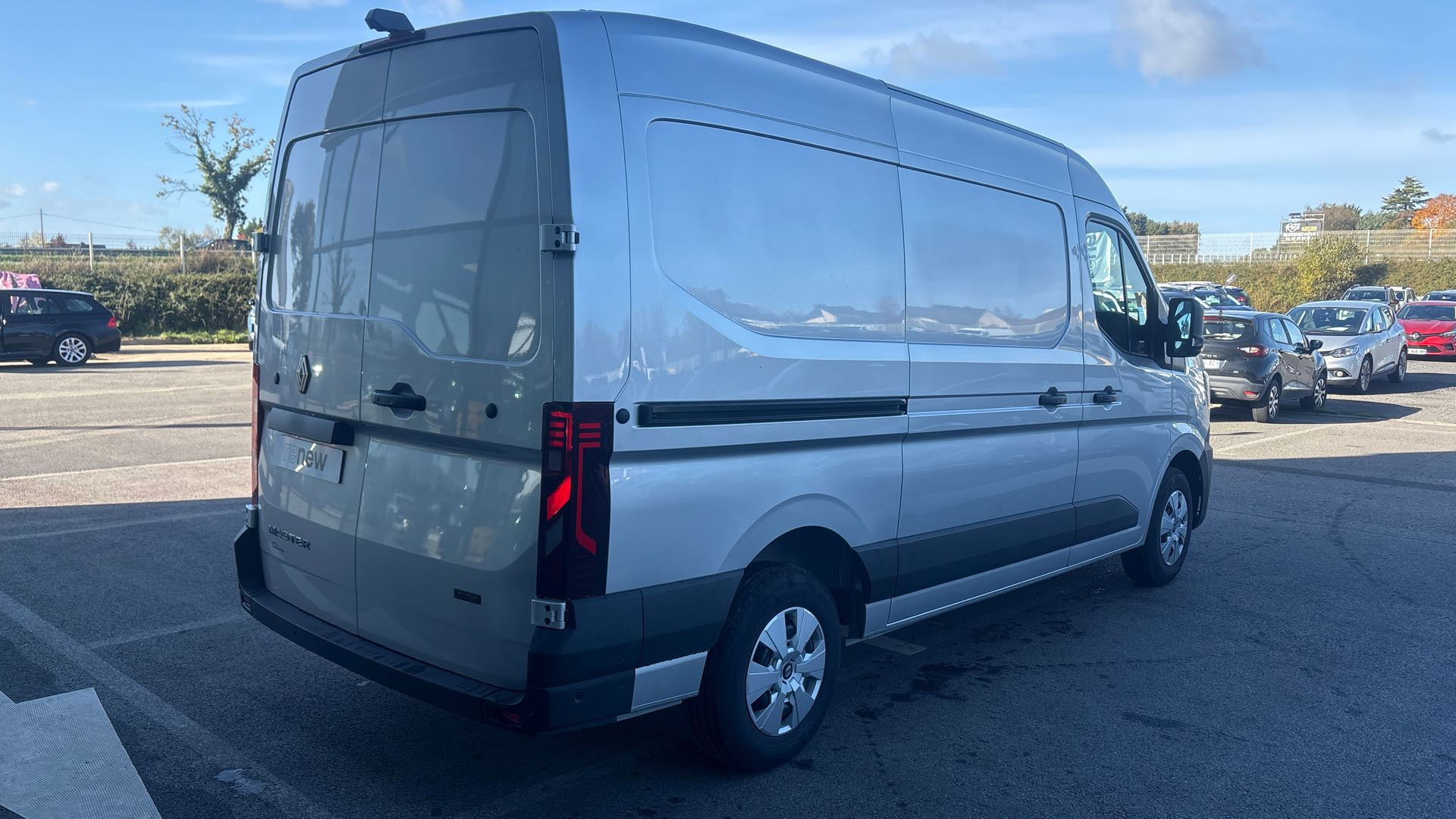 Vente en ligne Renault Master E-Tech MASTER ELECTRIQUE FG GRANDE AUTONOMIE L2H2 3T5 au prix de 56 990 €