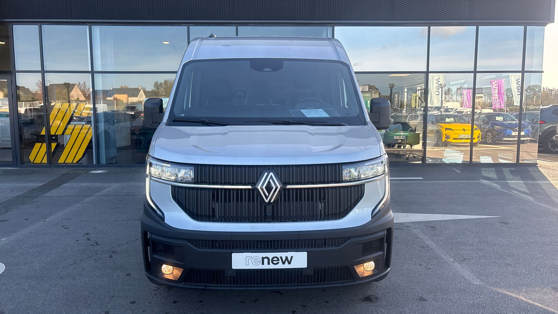 Vente en ligne Renault Master E-Tech MASTER ELECTRIQUE FG GRANDE AUTONOMIE L2H2 3T5 au prix de 56 990 €
