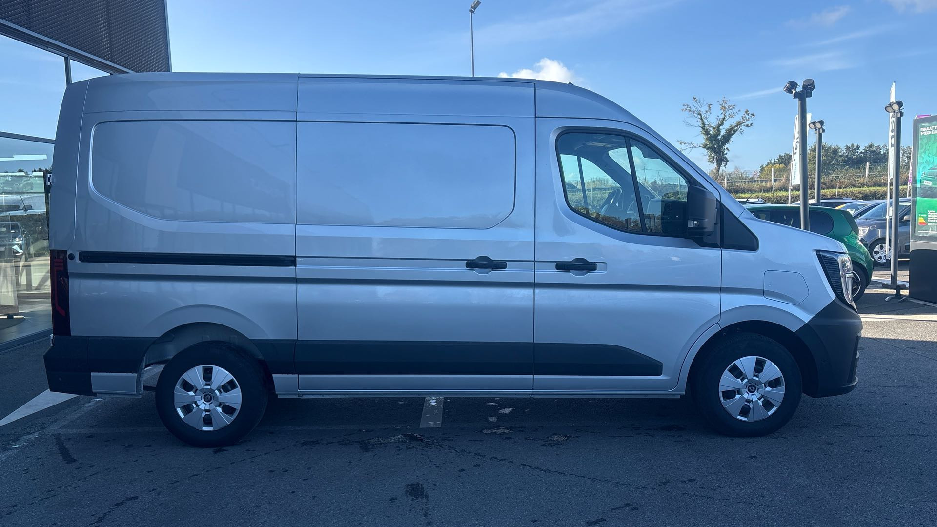 Vente en ligne Renault Master E-Tech MASTER ELECTRIQUE FG GRANDE AUTONOMIE L2H2 3T5 au prix de 56 990 €