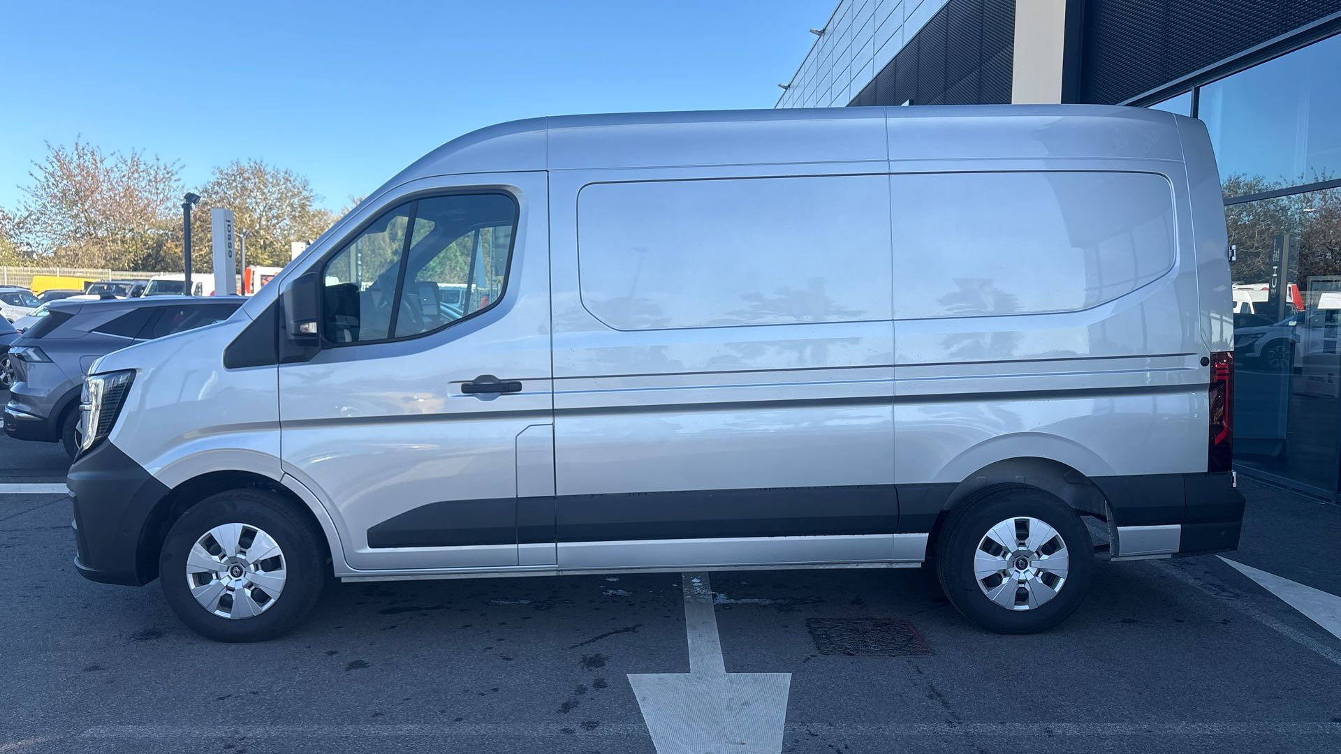 Vente en ligne Renault Master E-Tech MASTER ELECTRIQUE FG GRANDE AUTONOMIE L2H2 3T5 au prix de 56 990 €