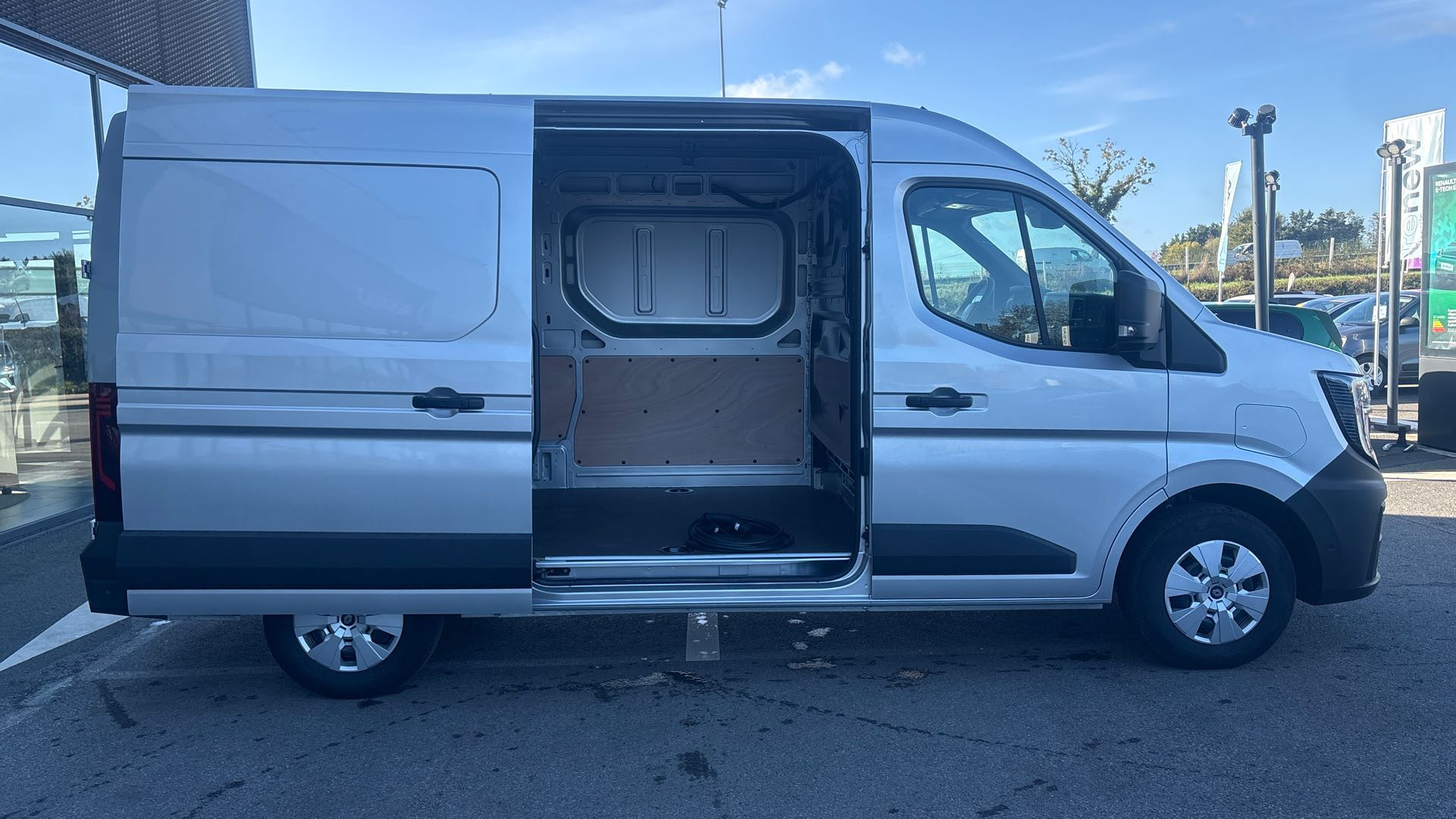 Vente en ligne Renault Master E-Tech MASTER ELECTRIQUE FG GRANDE AUTONOMIE L2H2 3T5 au prix de 56 990 €