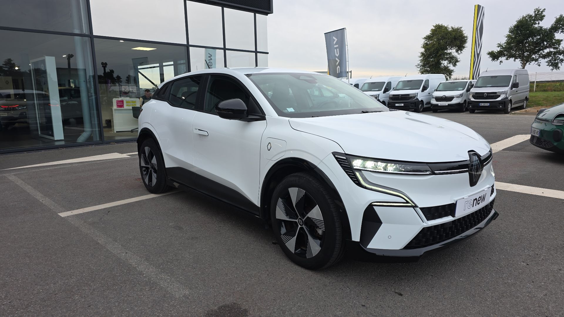 Vente en ligne Renault Megane E-Tech  EV40 130ch standard charge au prix de 18 990 €