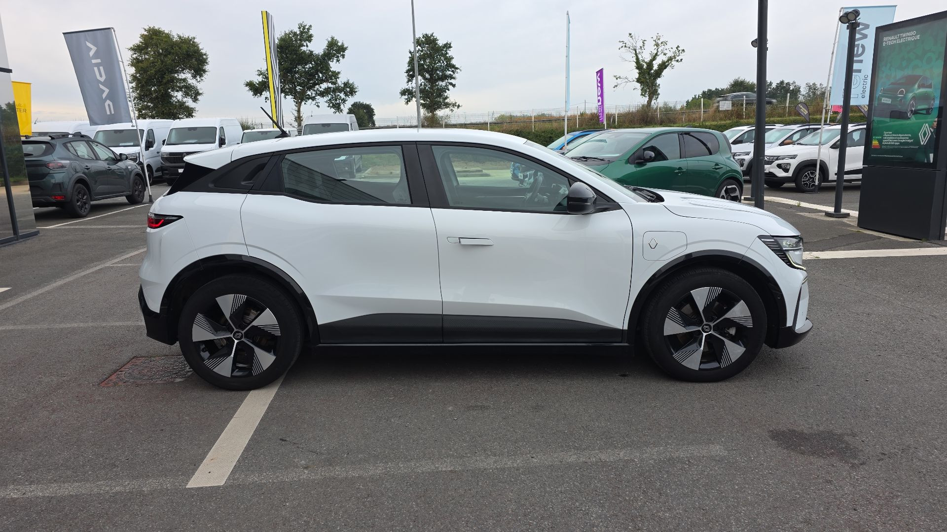 Vente en ligne Renault Megane E-Tech  EV40 130ch standard charge au prix de 18 990 €
