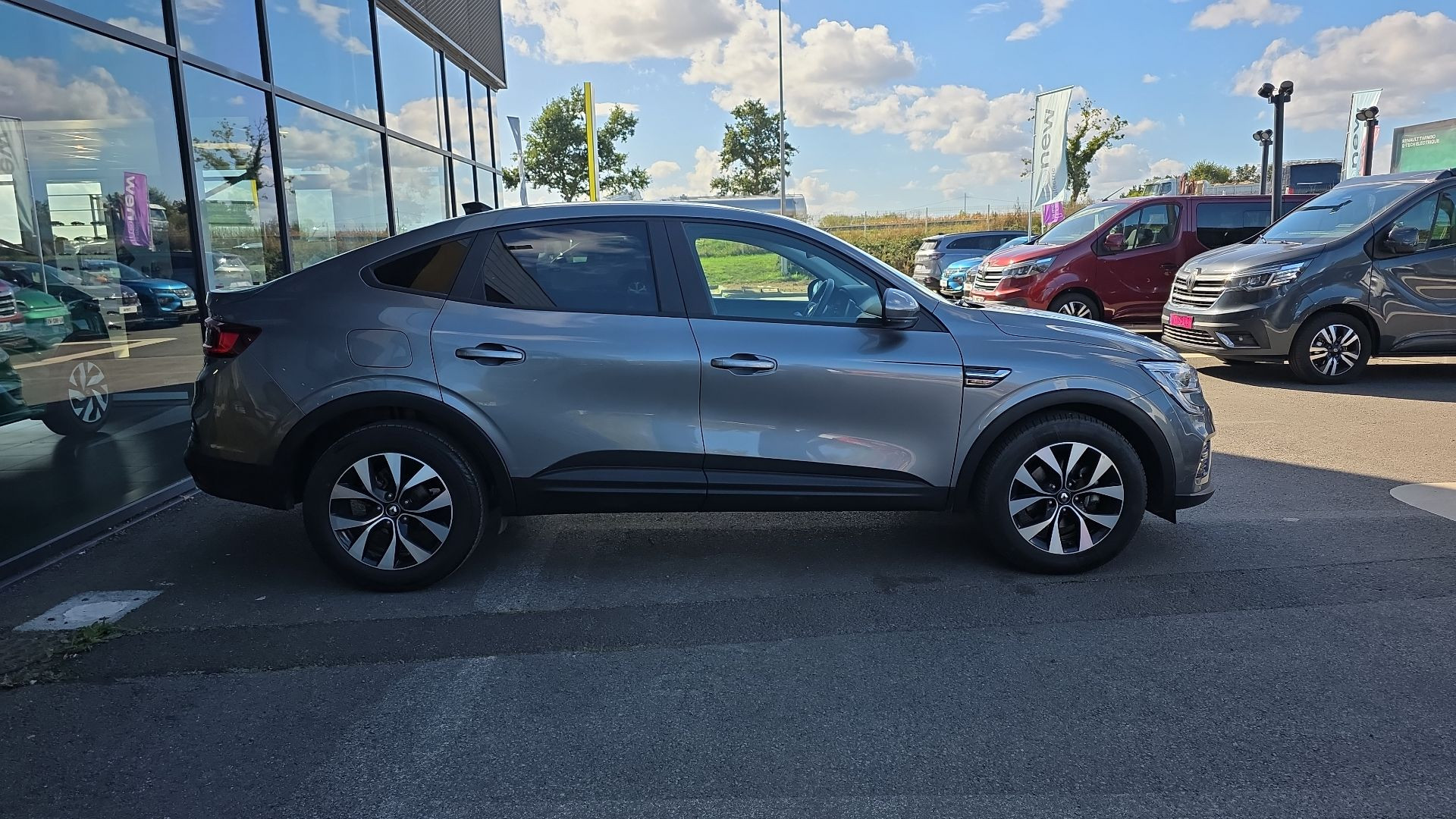 Vente en ligne Renault Arkana  E-Tech hybride 145 - 22 au prix de 19 990 €