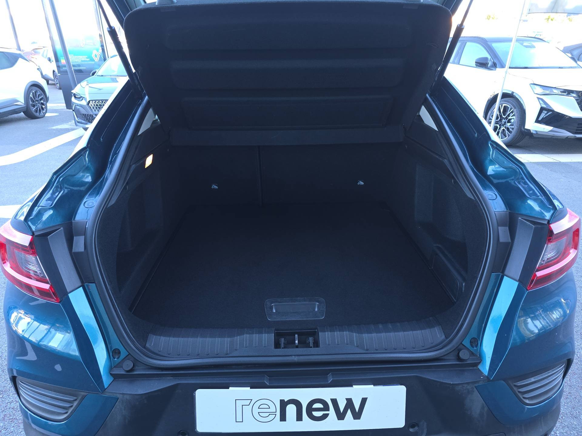 Vente en ligne Renault Arkana  E-Tech hybride 145 - 22 au prix de 18 990 €