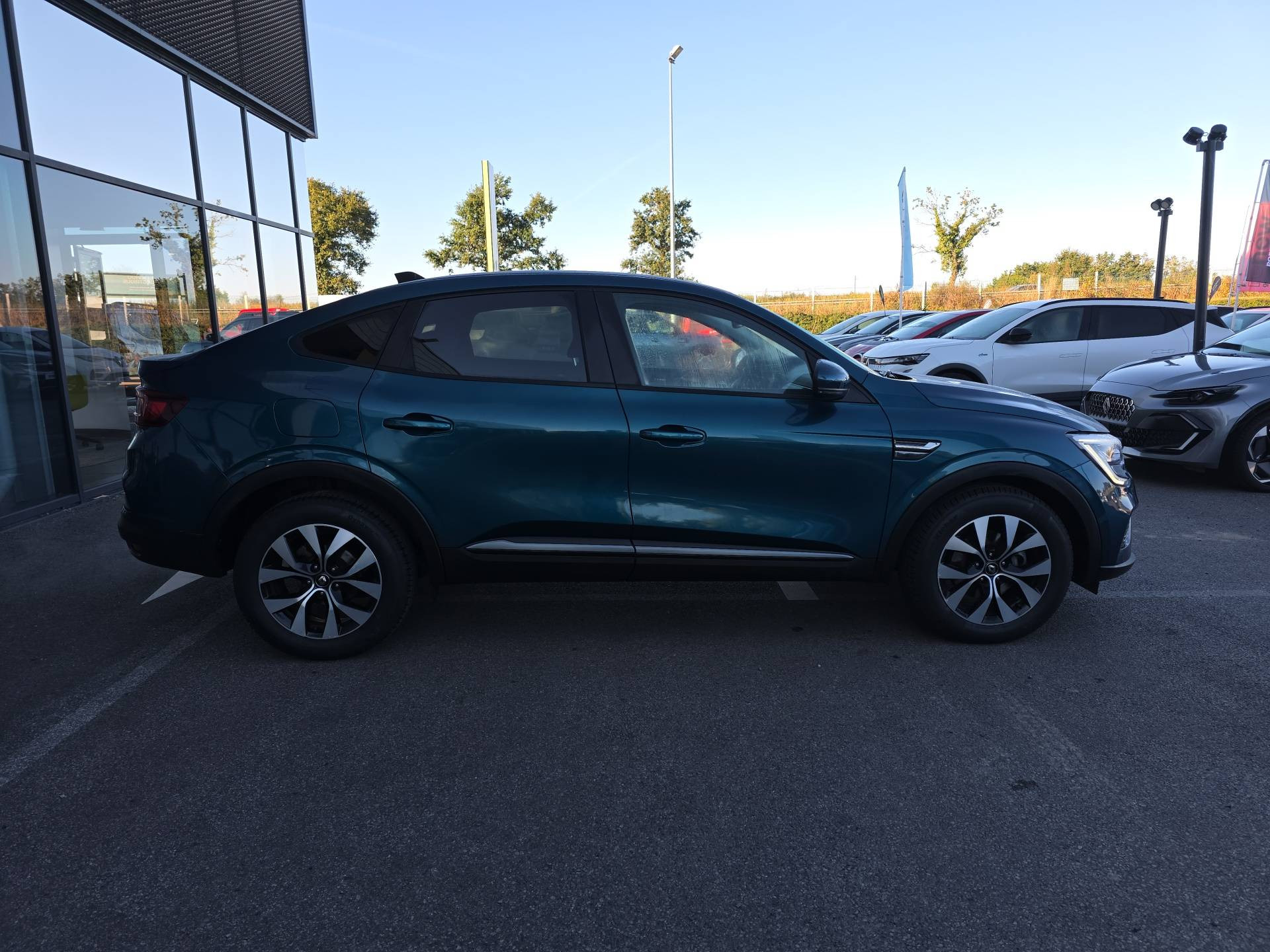 Vente en ligne Renault Arkana  E-Tech hybride 145 - 22 au prix de 18 990 €