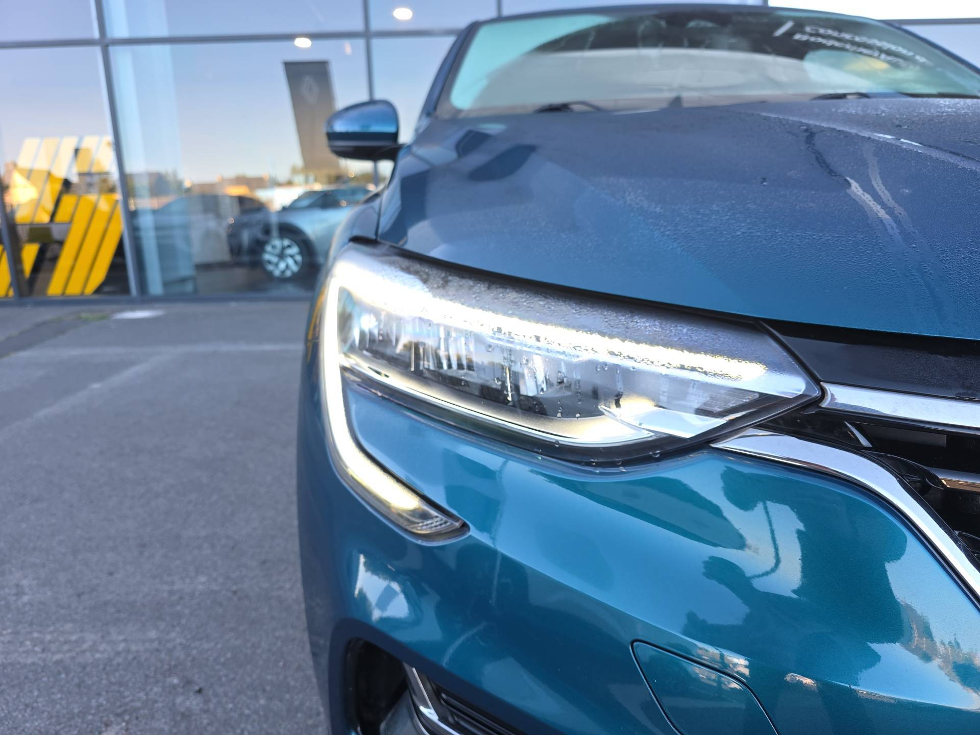 Vente en ligne Renault Arkana  E-Tech hybride 145 - 22 au prix de 18 990 €