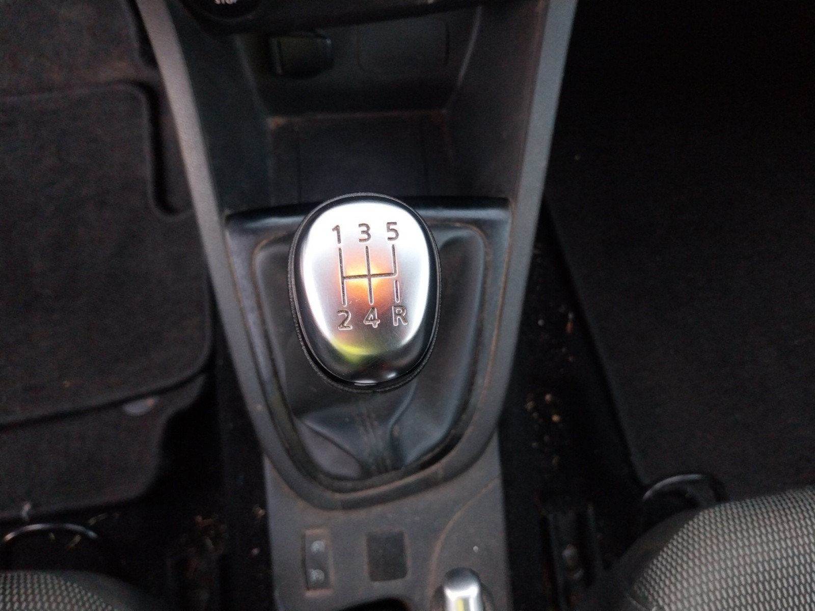 Vente en ligne Renault Clio 4 Clio TCe 75 E6C au prix de 10 590 €