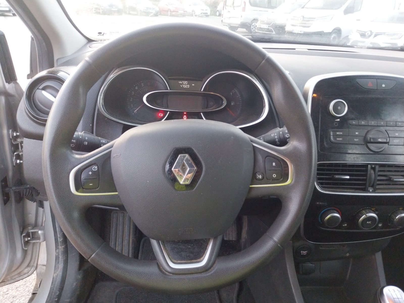 Vente en ligne Renault Clio 4 Clio TCe 75 E6C au prix de 10 590 €