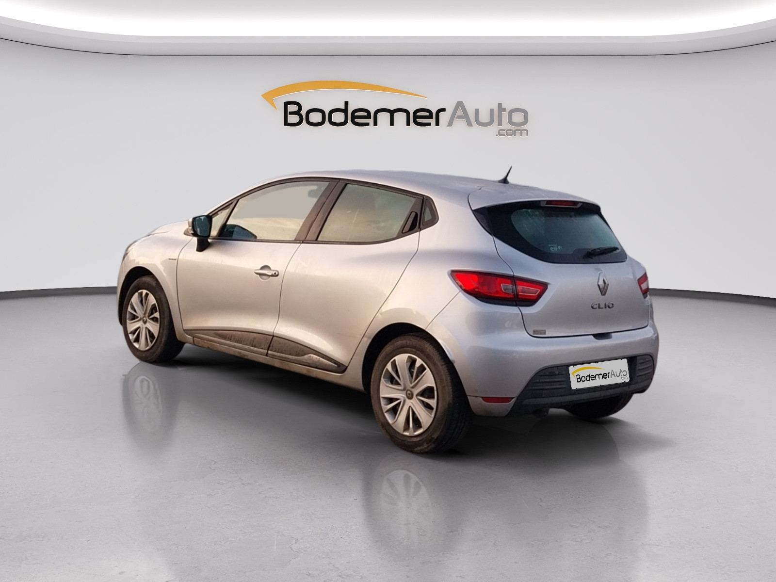 Vente en ligne Renault Clio 4 Clio TCe 75 E6C au prix de 10 590 €