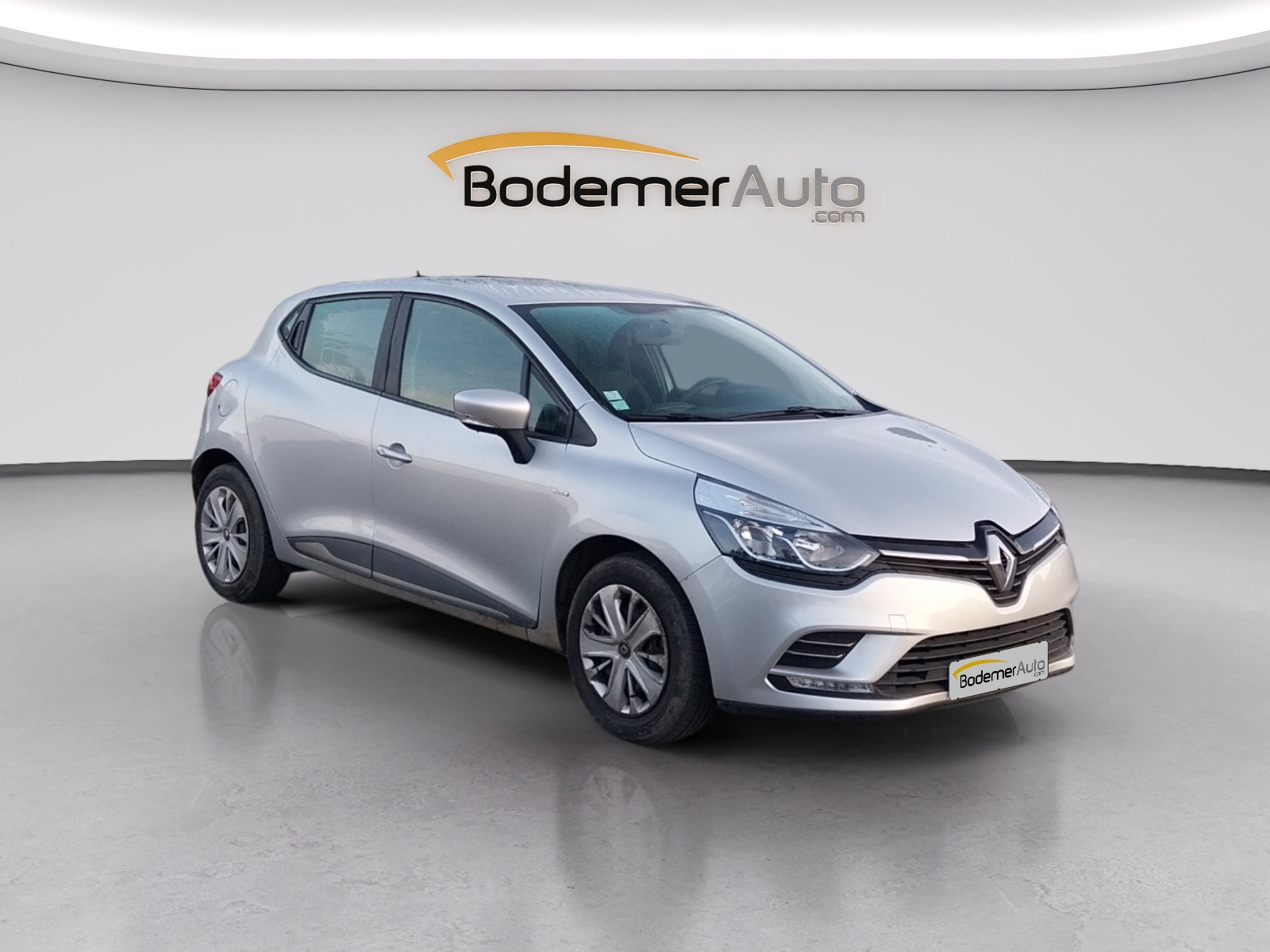 Vente en ligne Renault Clio 4 Clio TCe 75 E6C au prix de 10 590 €