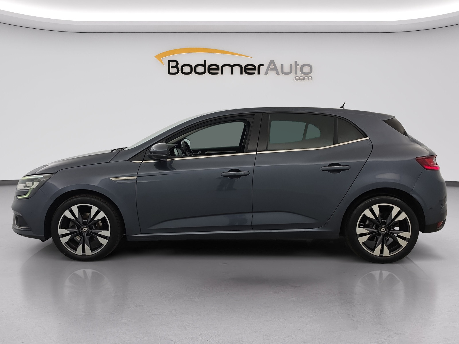 Vente en ligne Renault Megane 4 Mégane IV Berline TCe 140 Energy EDC au prix de 13 990 €
