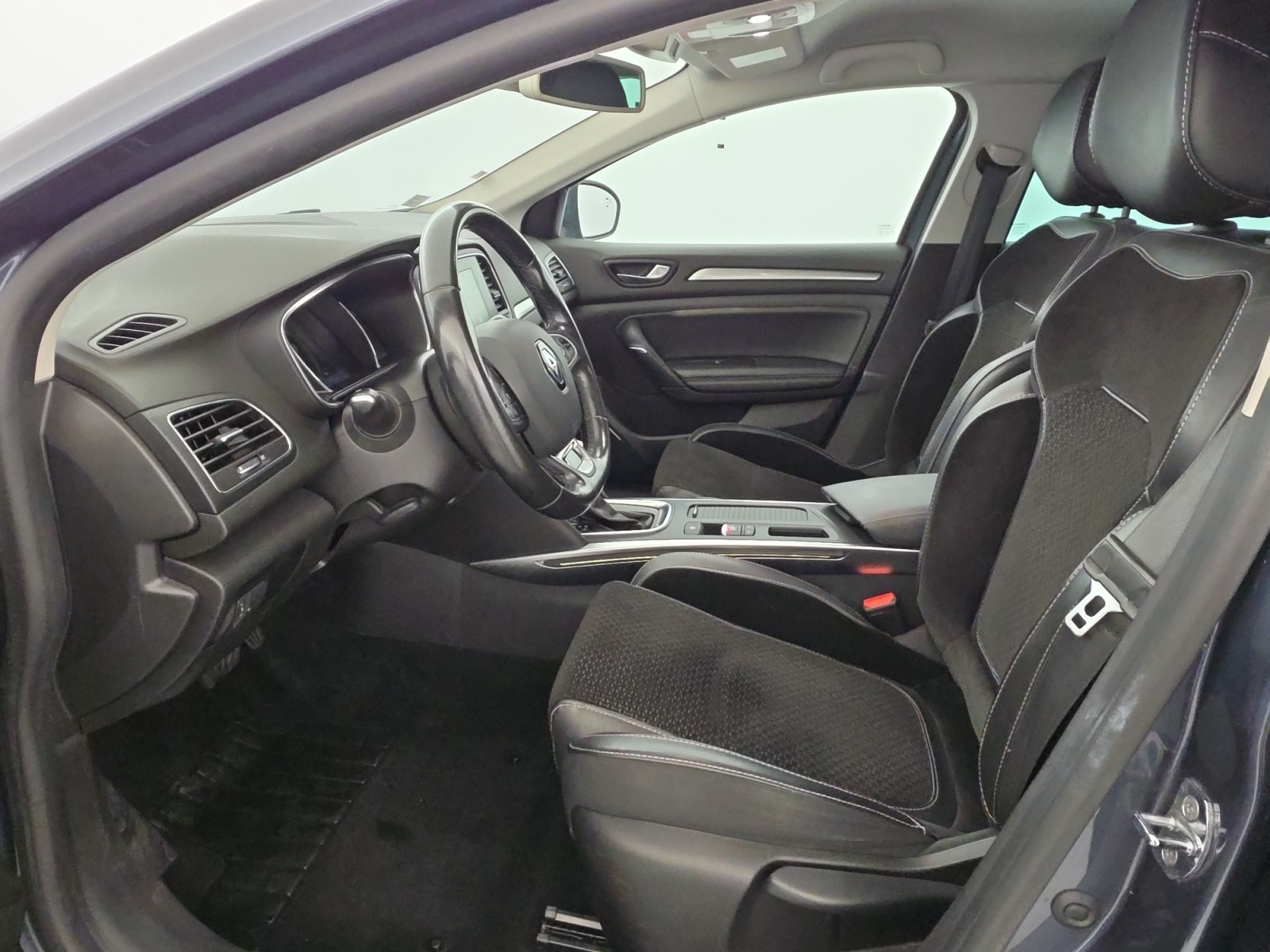 Vente en ligne Renault Megane 4 Mégane IV Berline TCe 140 Energy EDC au prix de 13 990 €