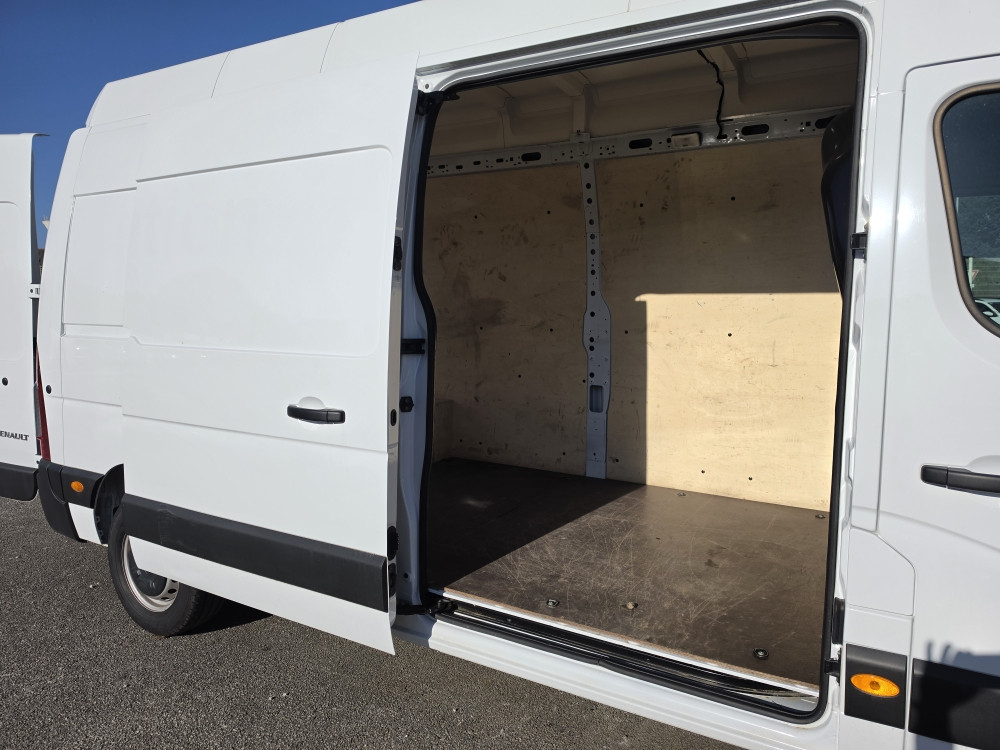 Vente en ligne Renault Master Fourgon MASTER FGN TRAC F3500 L3H3 BLUE DCI 135 au prix de 25 290 €