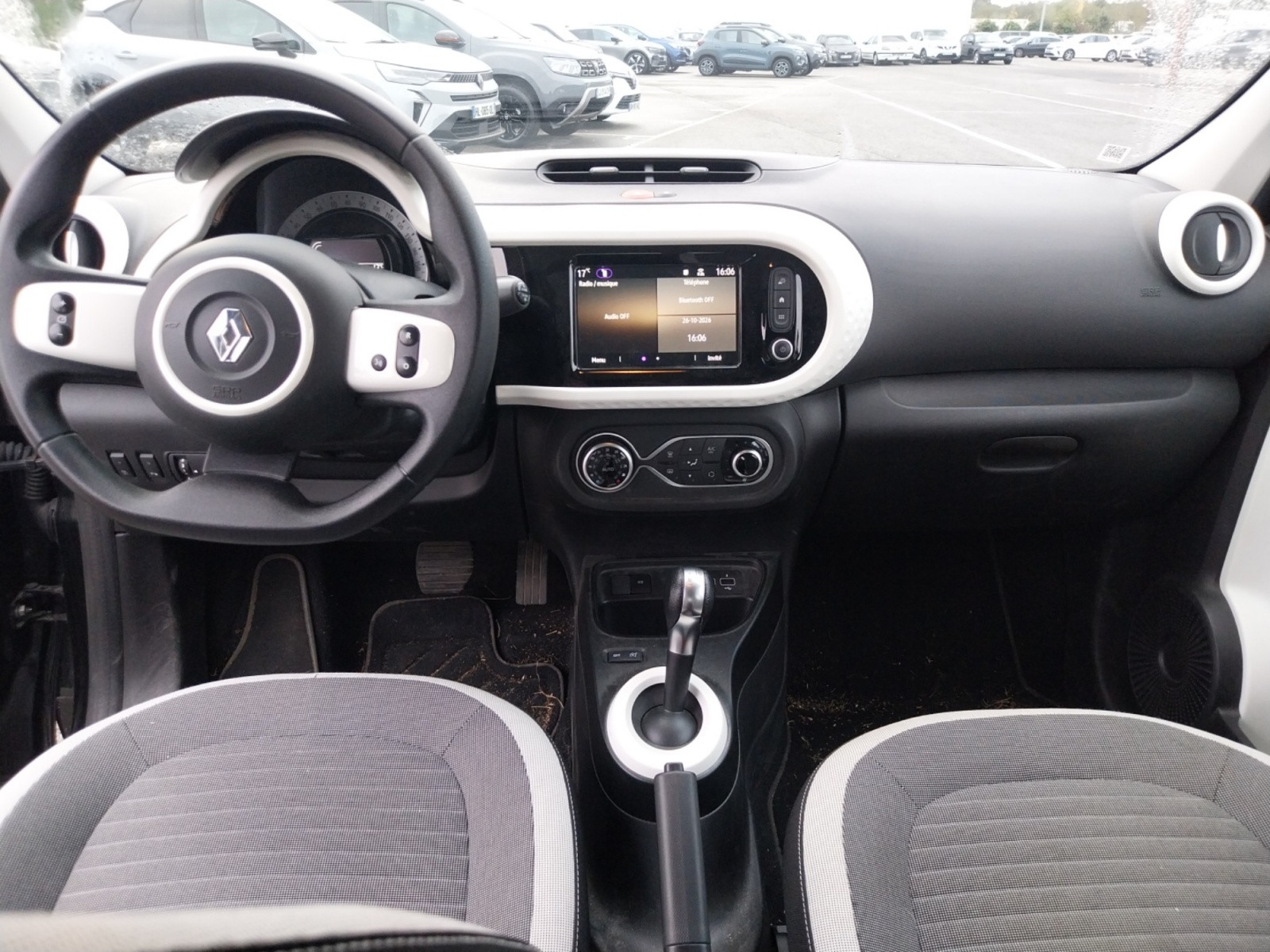 Vente en ligne Renault Twingo Electrique Twingo III E-Tech au prix de 12 990 €