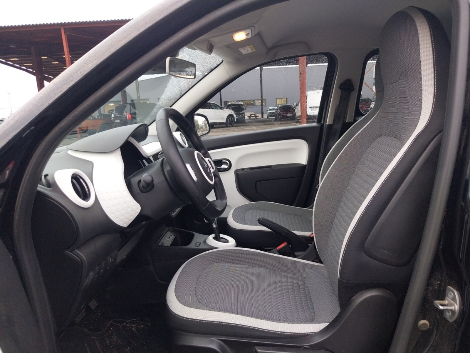 Vente en ligne Renault Twingo Electrique Twingo III E-Tech au prix de 12 990 €