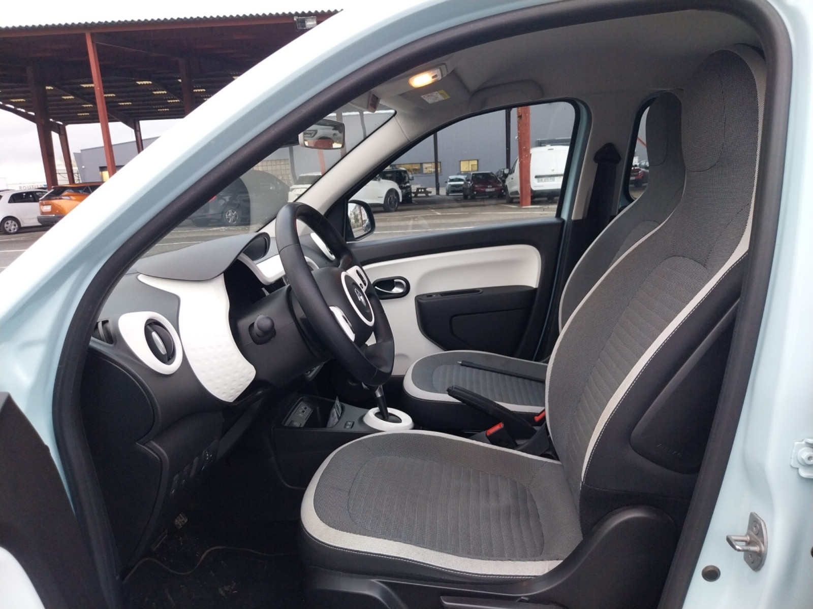 Vente en ligne Renault Twingo Electrique Twingo III E-Tech au prix de 12 790 €