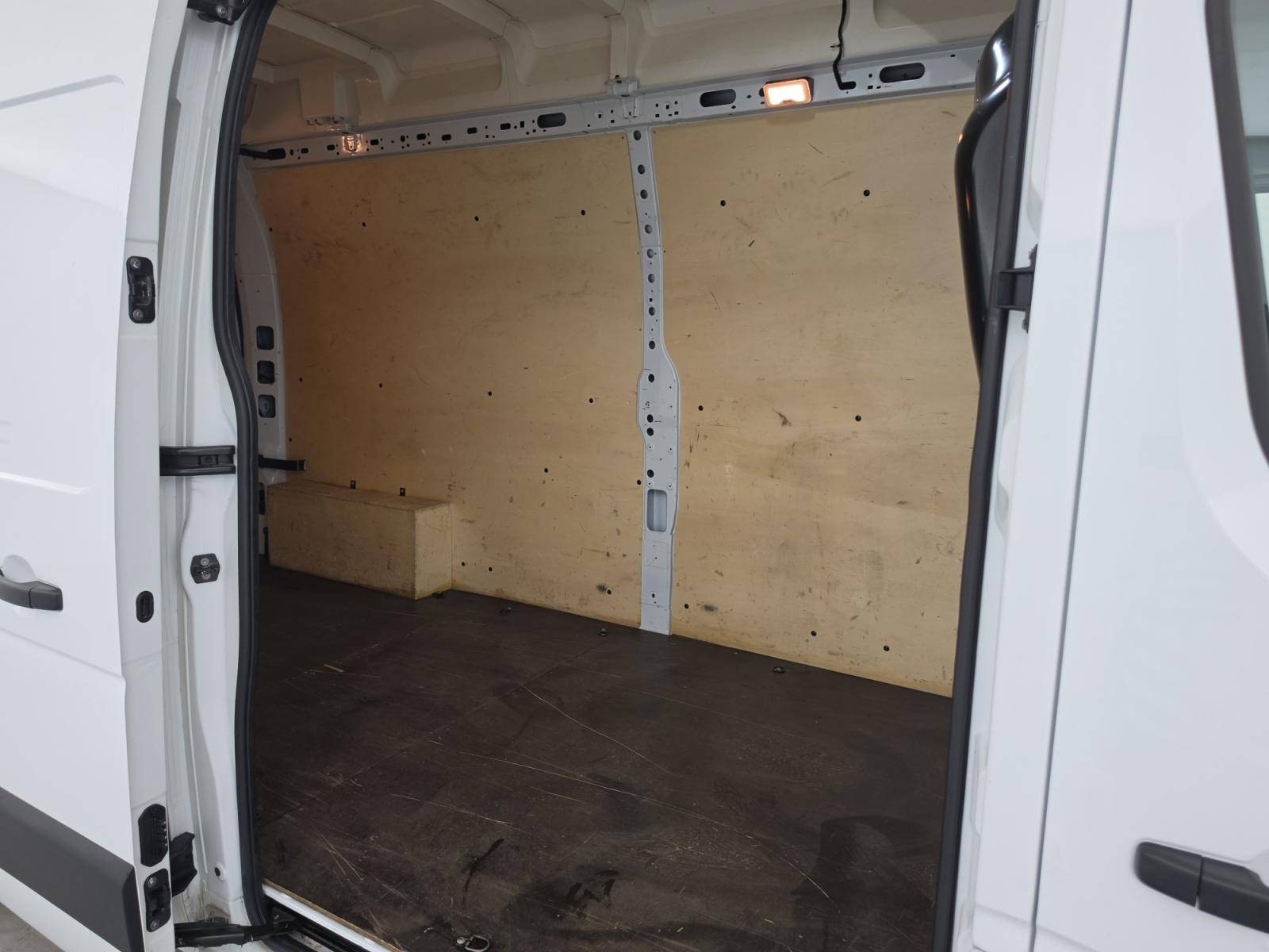 Vente en ligne Renault Master Fourgon MASTER FGN TRAC F3500 L3H3 BLUE DCI 135 au prix de 26 490 €