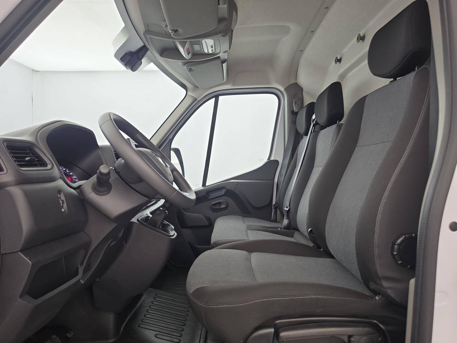 Vente en ligne Renault Master Fourgon MASTER FGN TRAC F3500 L3H3 BLUE DCI 135 au prix de 26 490 €