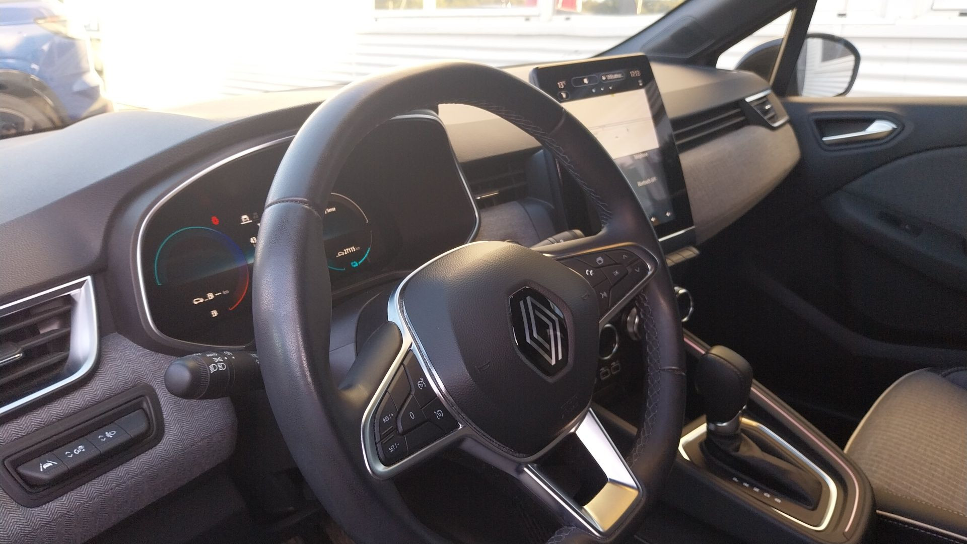 Vente en ligne Renault Clio 5 Clio E-Tech full hybrid 145 au prix de 17 990 €