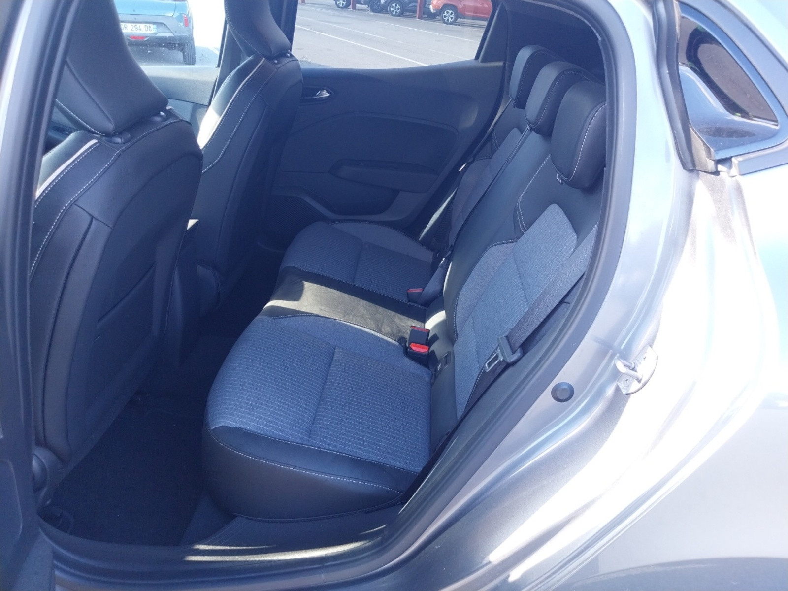Vente en ligne Renault Clio 5 Clio E-Tech full hybrid 145 au prix de 17 990 €
