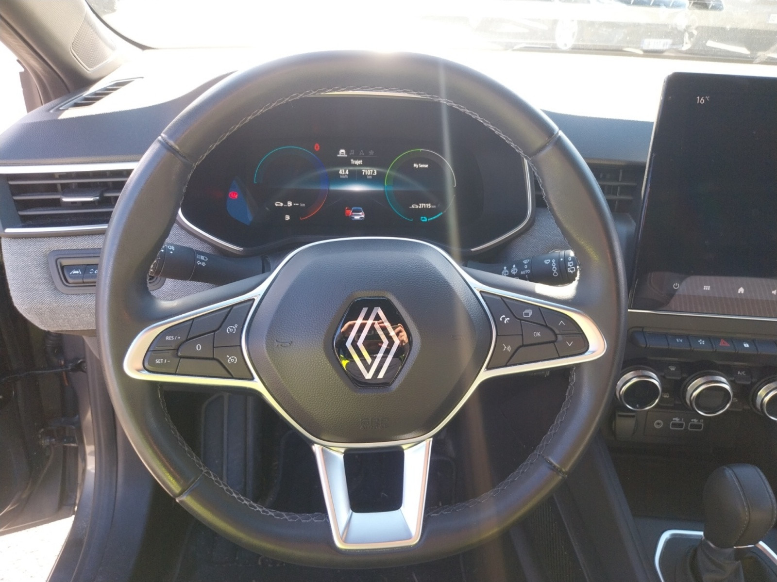 Vente en ligne Renault Clio 5 Clio E-Tech full hybrid 145 au prix de 17 990 €