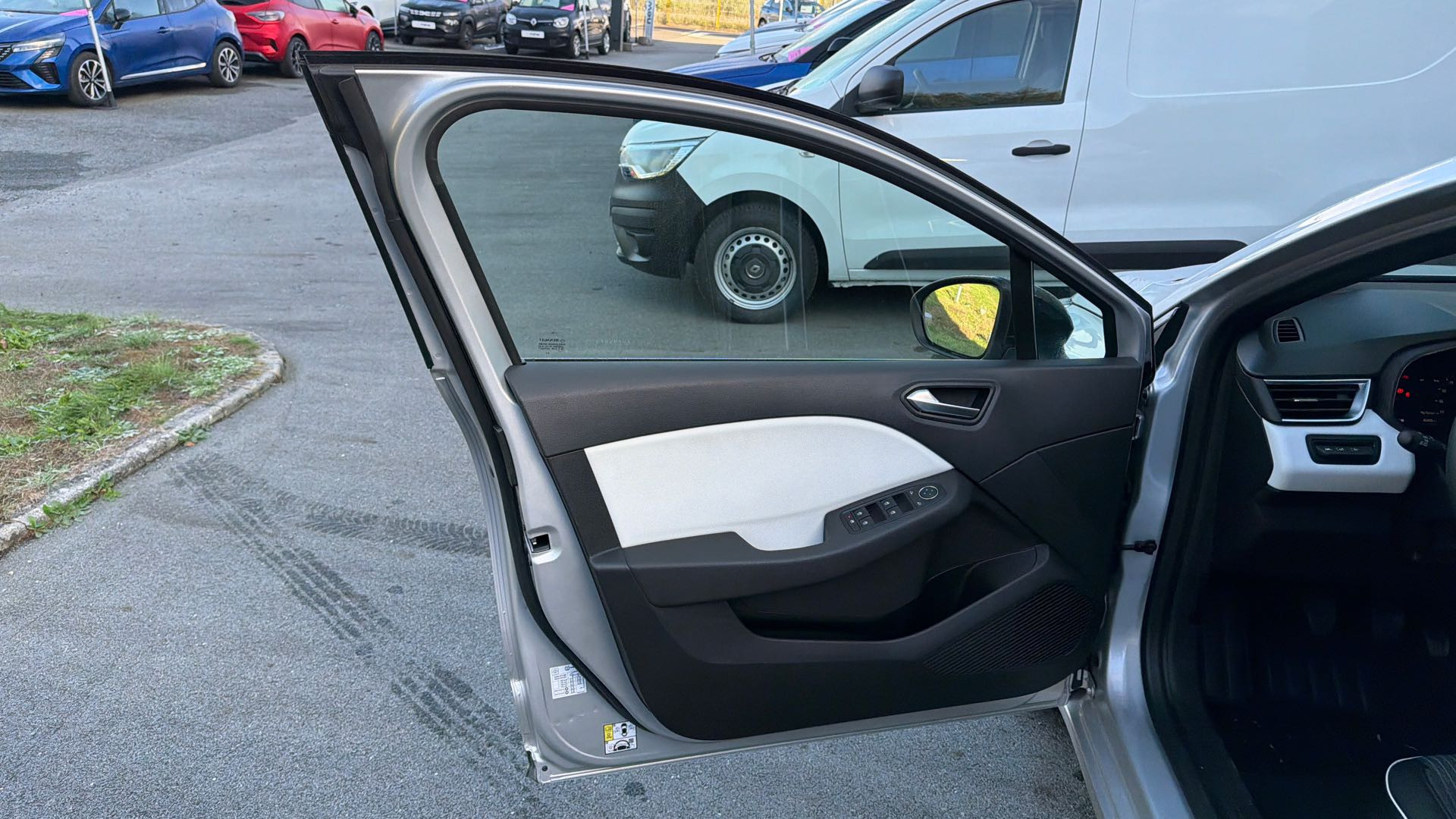Vente en ligne Renault Clio 5 Clio TCe 140 au prix de 15 590 €