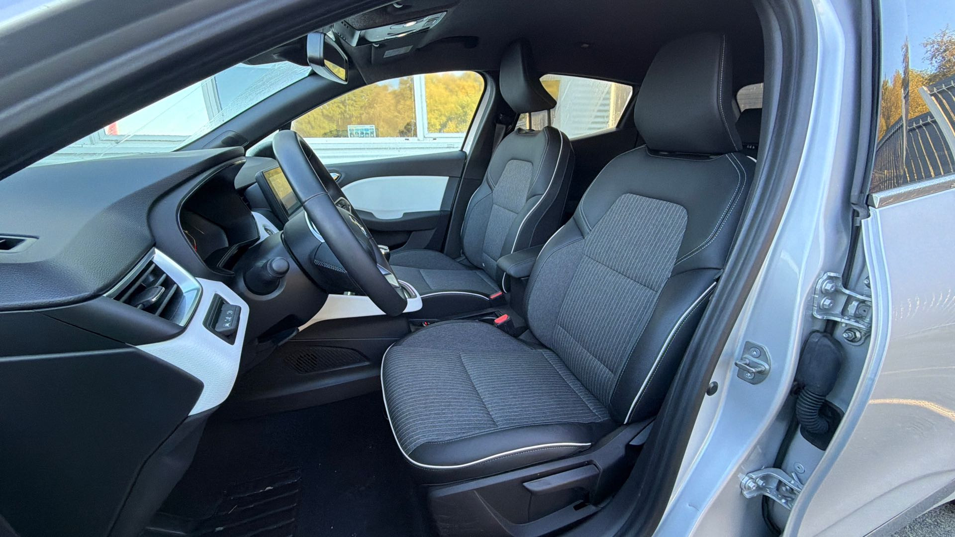 Vente en ligne Renault Clio 5 Clio TCe 140 au prix de 15 590 €