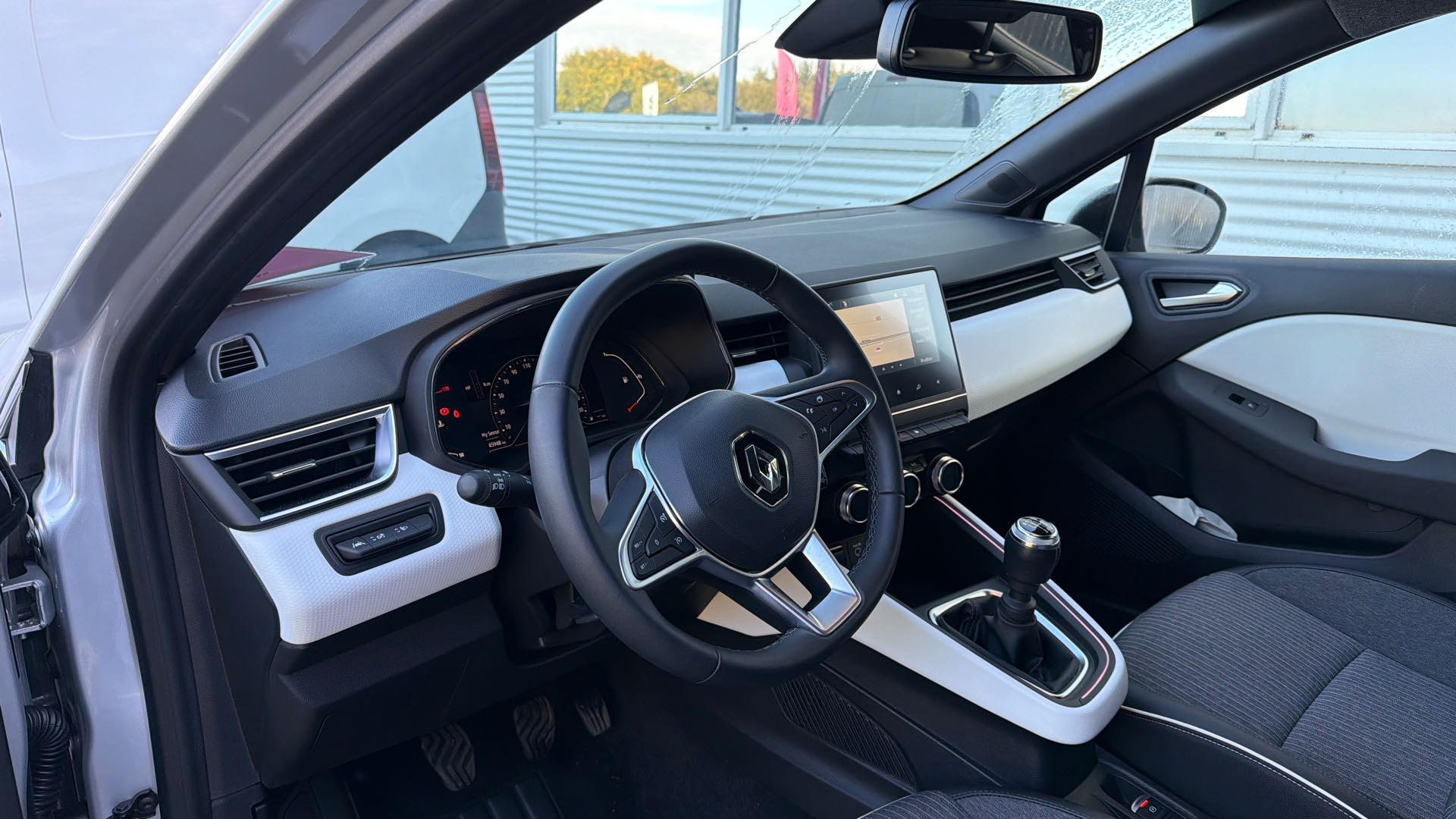 Vente en ligne Renault Clio 5 Clio TCe 140 au prix de 15 590 €
