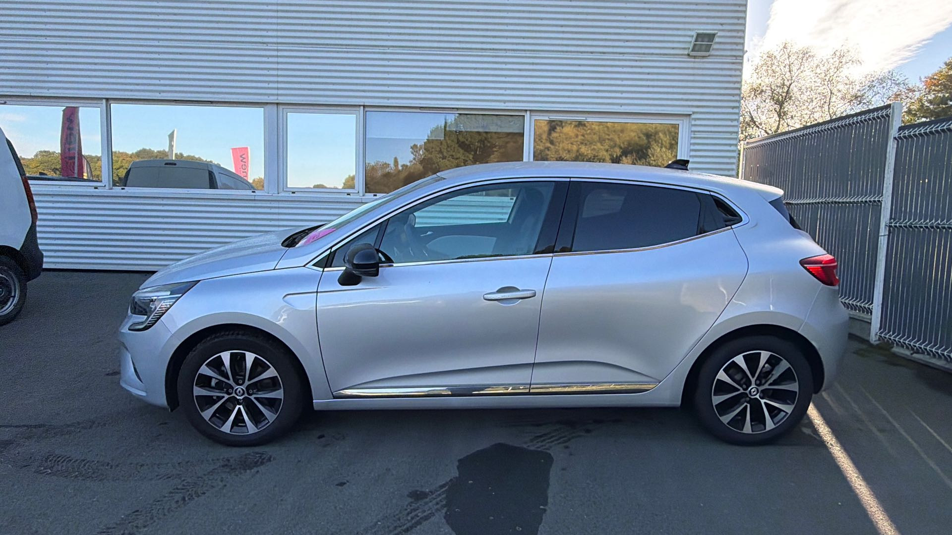 Vente en ligne Renault Clio 5 Clio TCe 140 au prix de 15 590 €