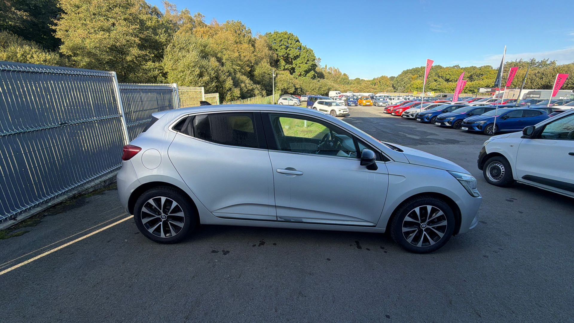 Vente en ligne Renault Clio 5 Clio TCe 140 au prix de 15 590 €