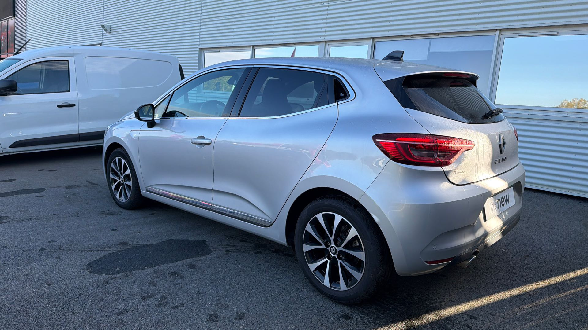 Vente en ligne Renault Clio 5 Clio TCe 140 au prix de 15 590 €