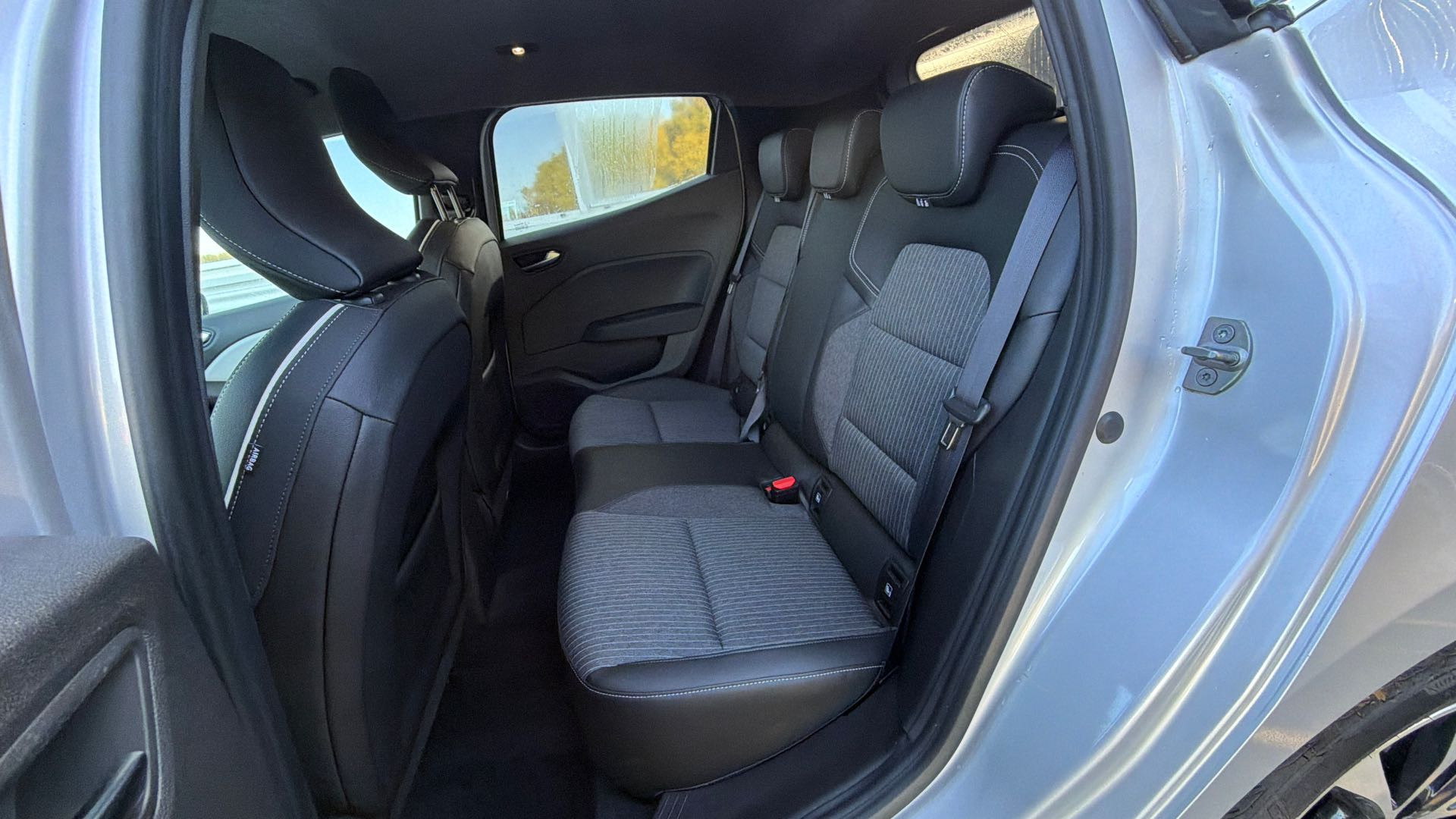 Vente en ligne Renault Clio 5 Clio TCe 140 au prix de 15 590 €