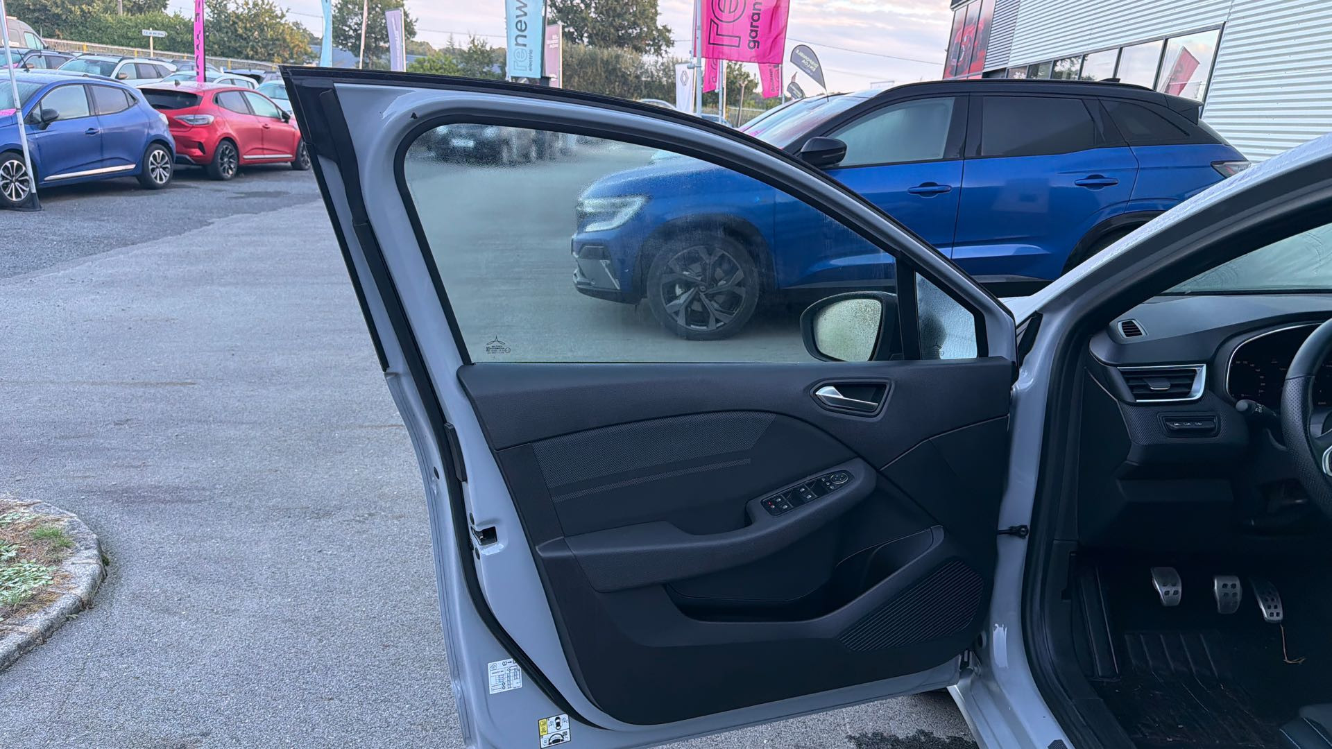 Vente en ligne Renault Clio 5 Clio TCe 90 au prix de 17 990 €