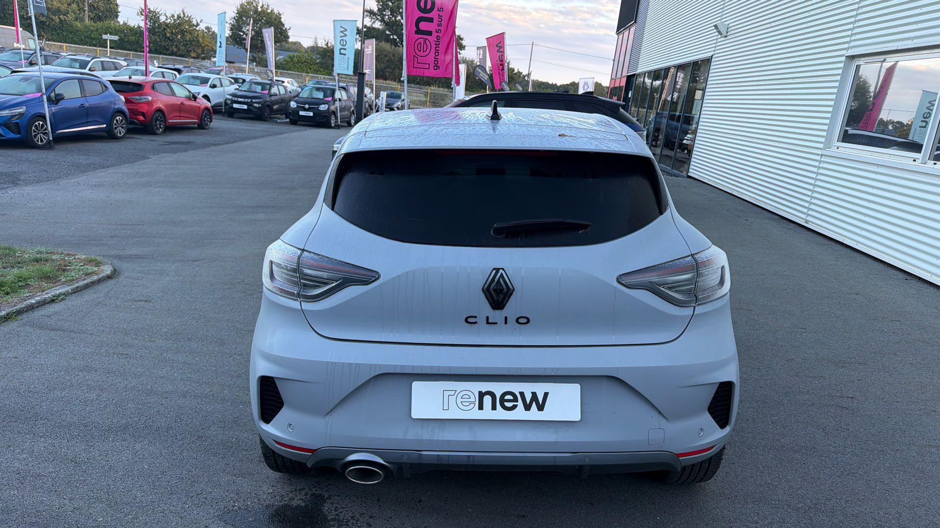 Vente en ligne Renault Clio 5 Clio TCe 90 au prix de 17 990 €