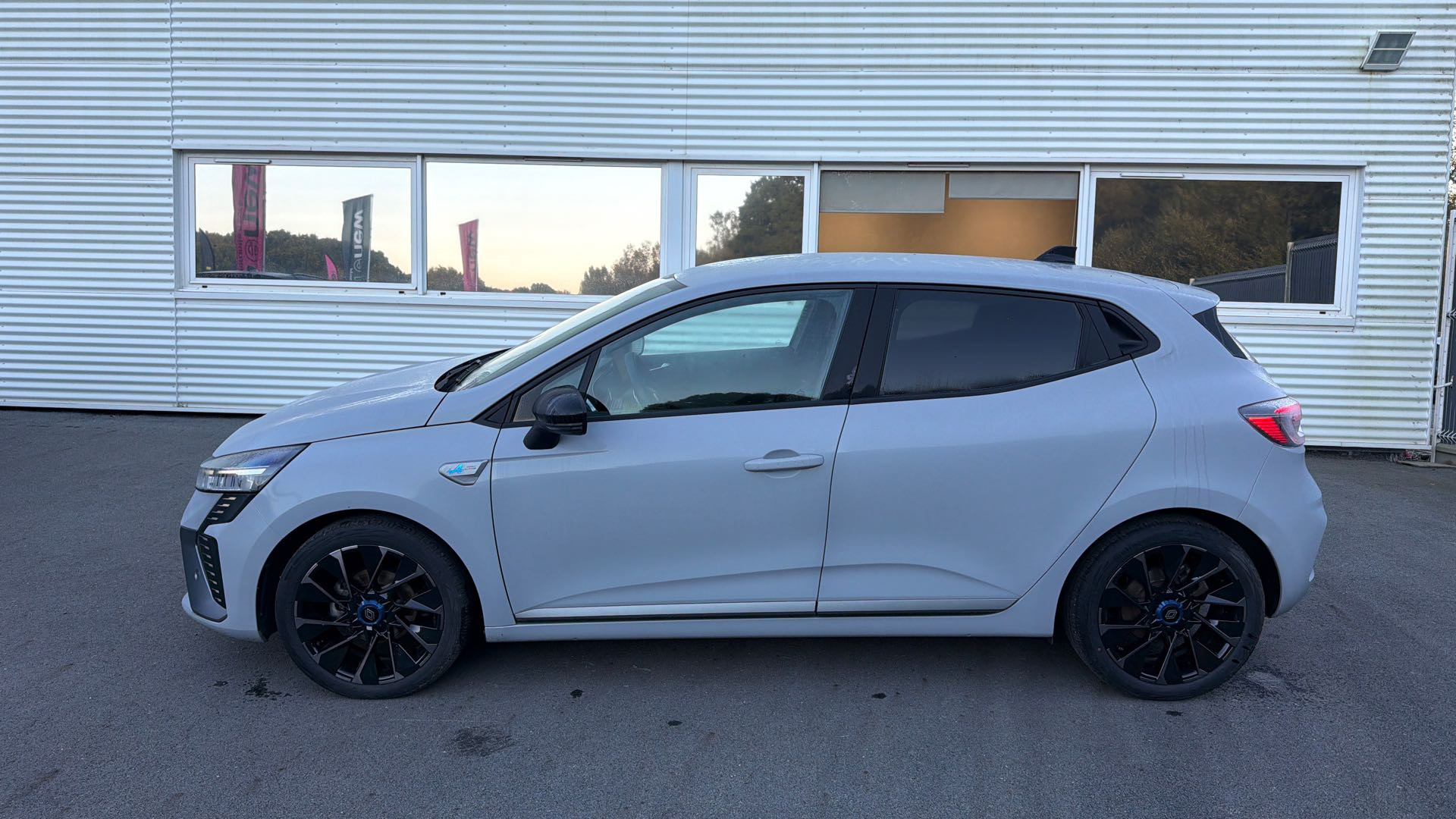 Vente en ligne Renault Clio 5 Clio TCe 90 au prix de 17 990 €