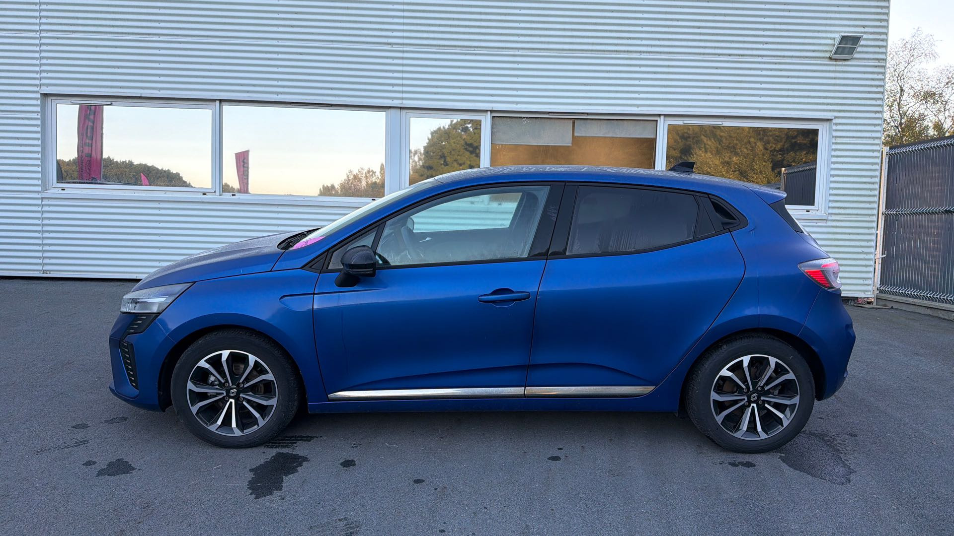 Vente en ligne Renault Clio 5 Clio TCe 90 au prix de 15 790 €