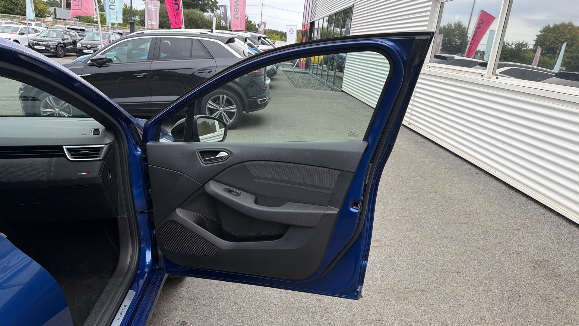 Vente en ligne Renault Clio 5 Clio TCe 90 au prix de 17 790 €