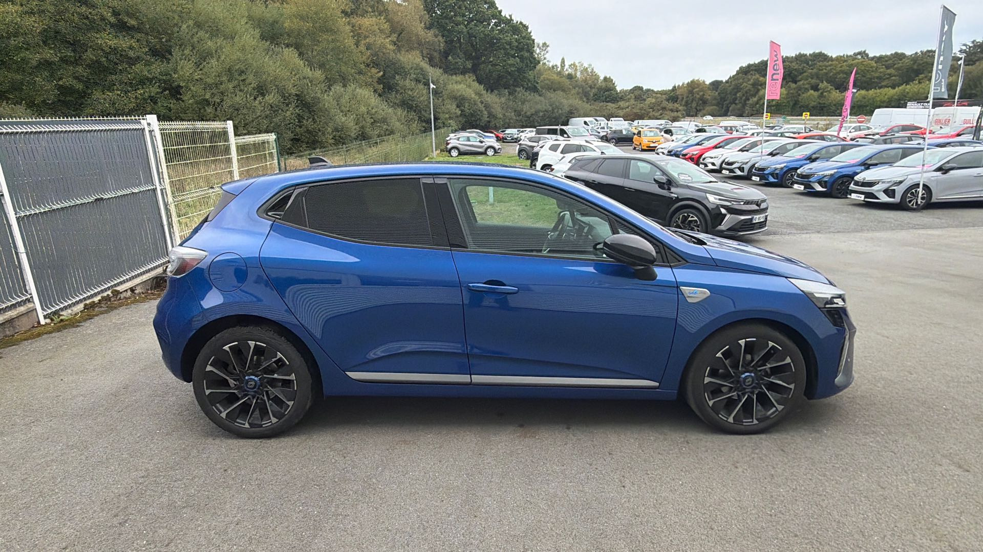 Vente en ligne Renault Clio 5 Clio TCe 90 au prix de 17 790 €