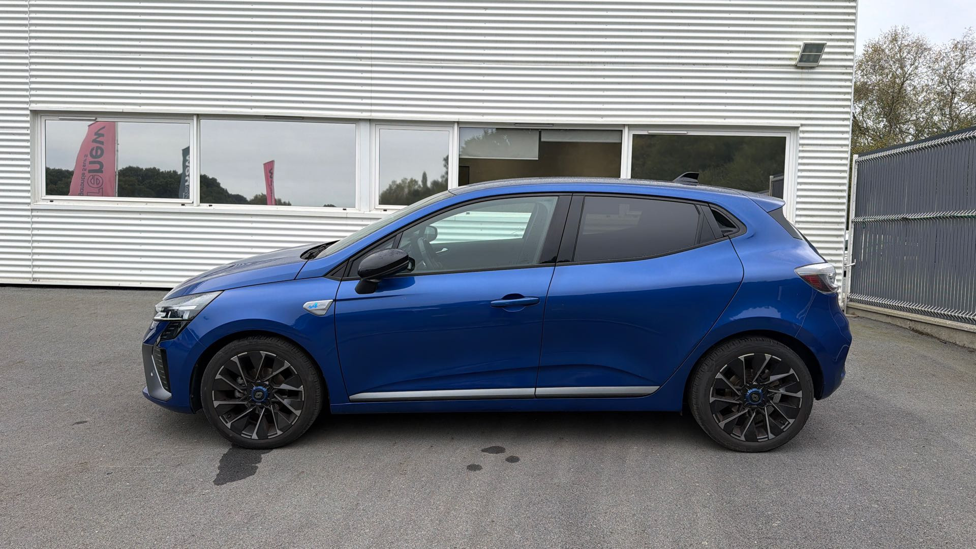 Vente en ligne Renault Clio 5 Clio TCe 90 au prix de 17 790 €